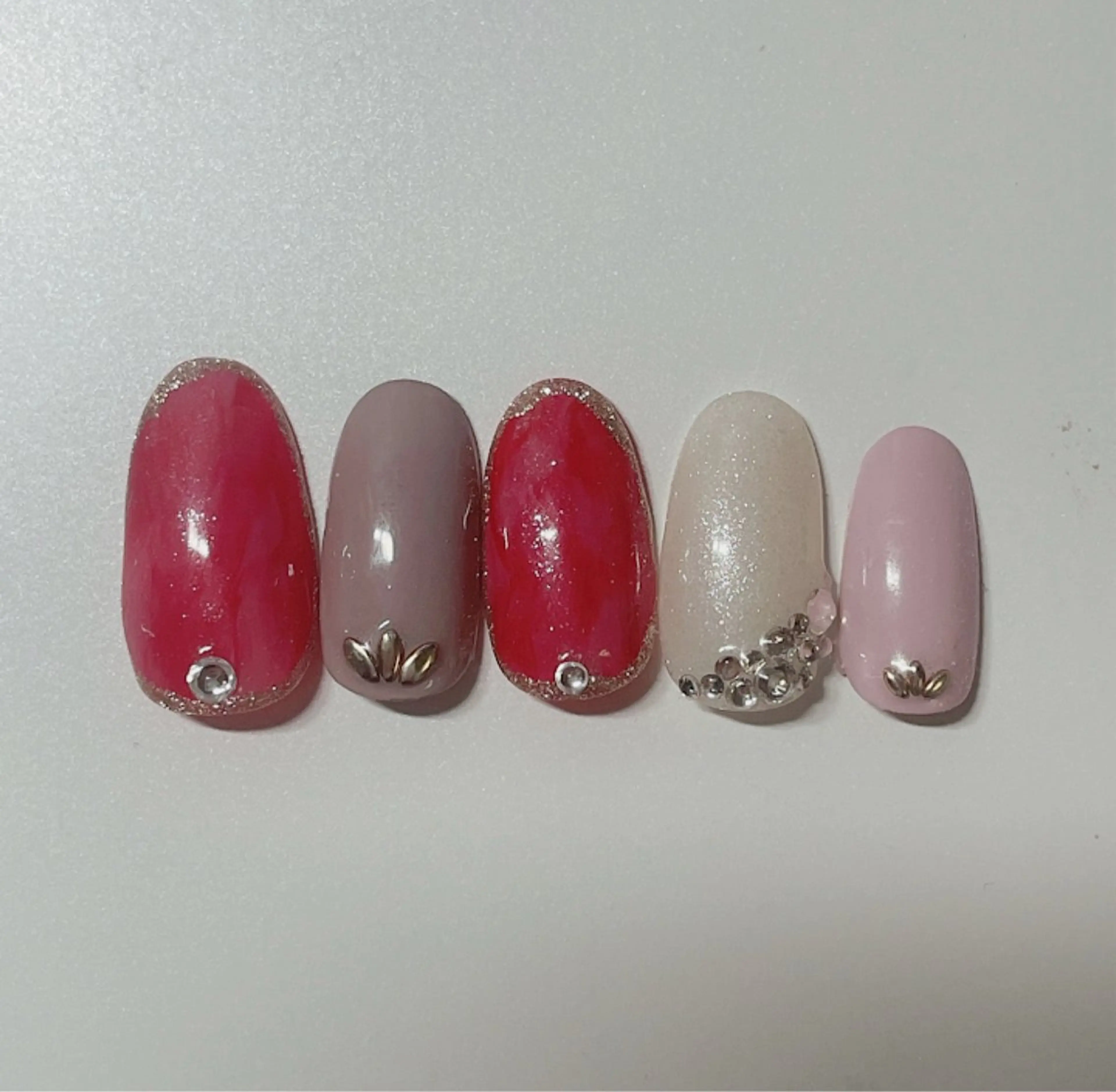 ネイル アートネイル ゴージャス キラキラネイル 赤色 Nakao Hitomiのネイルデザイン