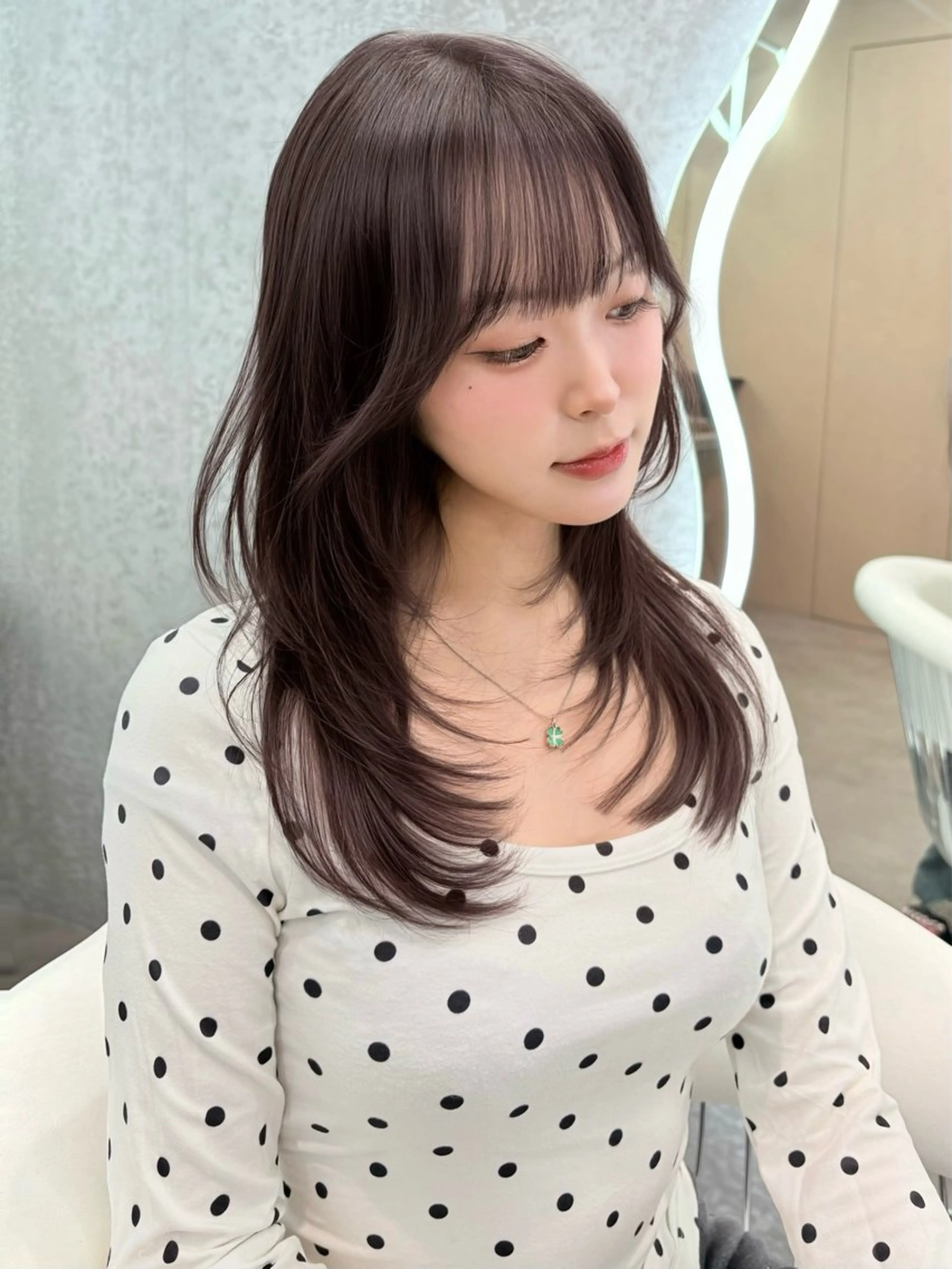 セミロング カラー ヘアアレンジ アッシュ 黒髪 ブリーチ ブルーカラー ブルーブラック カット ヘアカラー トリートメント ヘアセット 大宮‎🩵縮毛矯正 髪質改善 佐藤 和のヘアスタイル