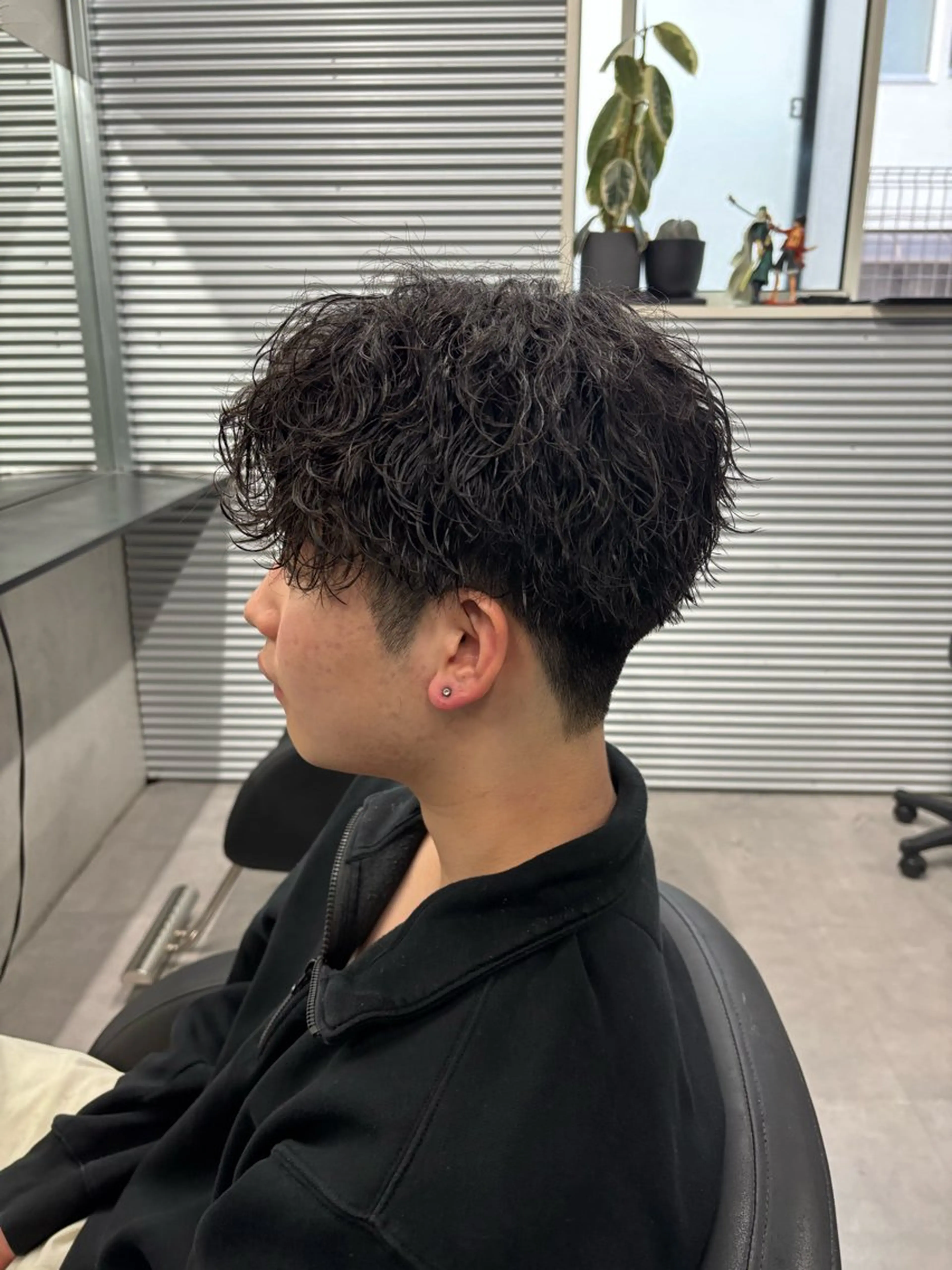 パーマ メンズ センターパート メンズパーマ 波巻きパーマ カット パーマ トリートメント 波巻き/ツイスパ/ 短髪/鈴木俊也のヘアスタイル