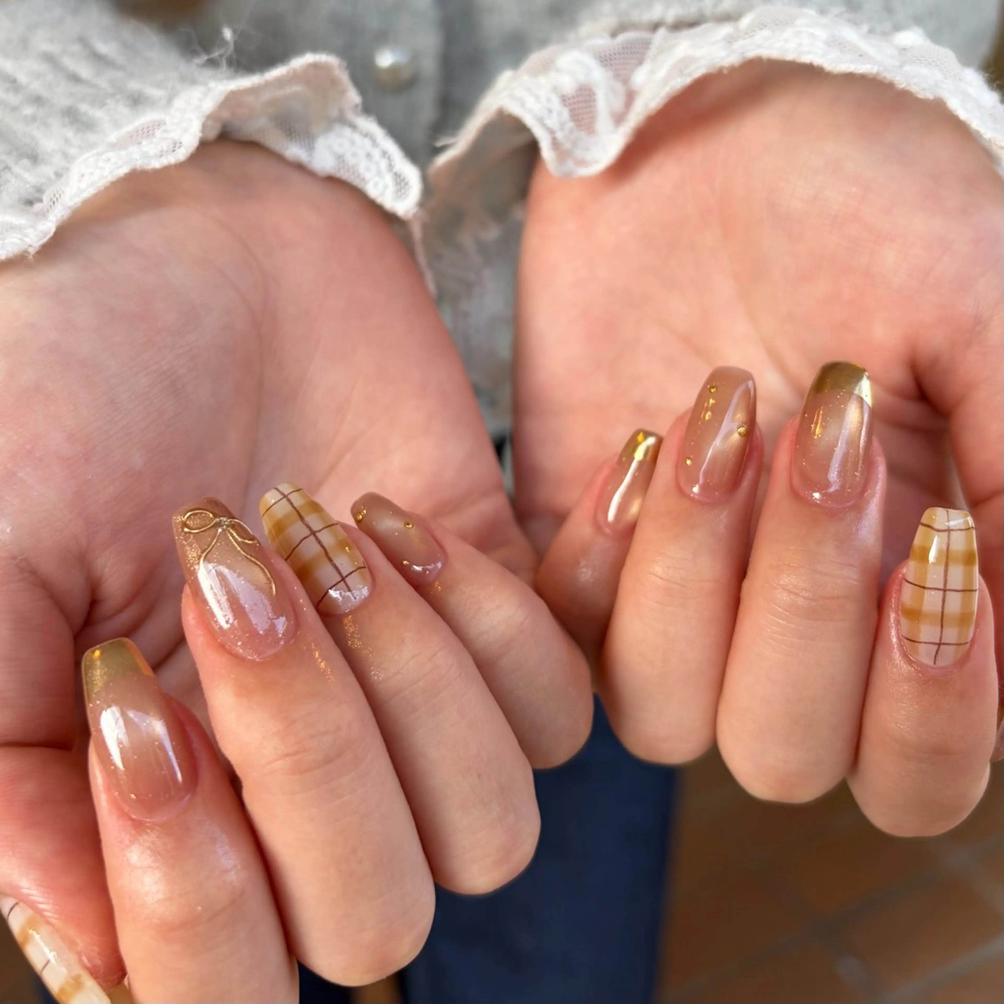 ネイル ブラウン ゴールド ミラーネイル ハンドネイル ballie／小野原 なつみのネイルデザイン