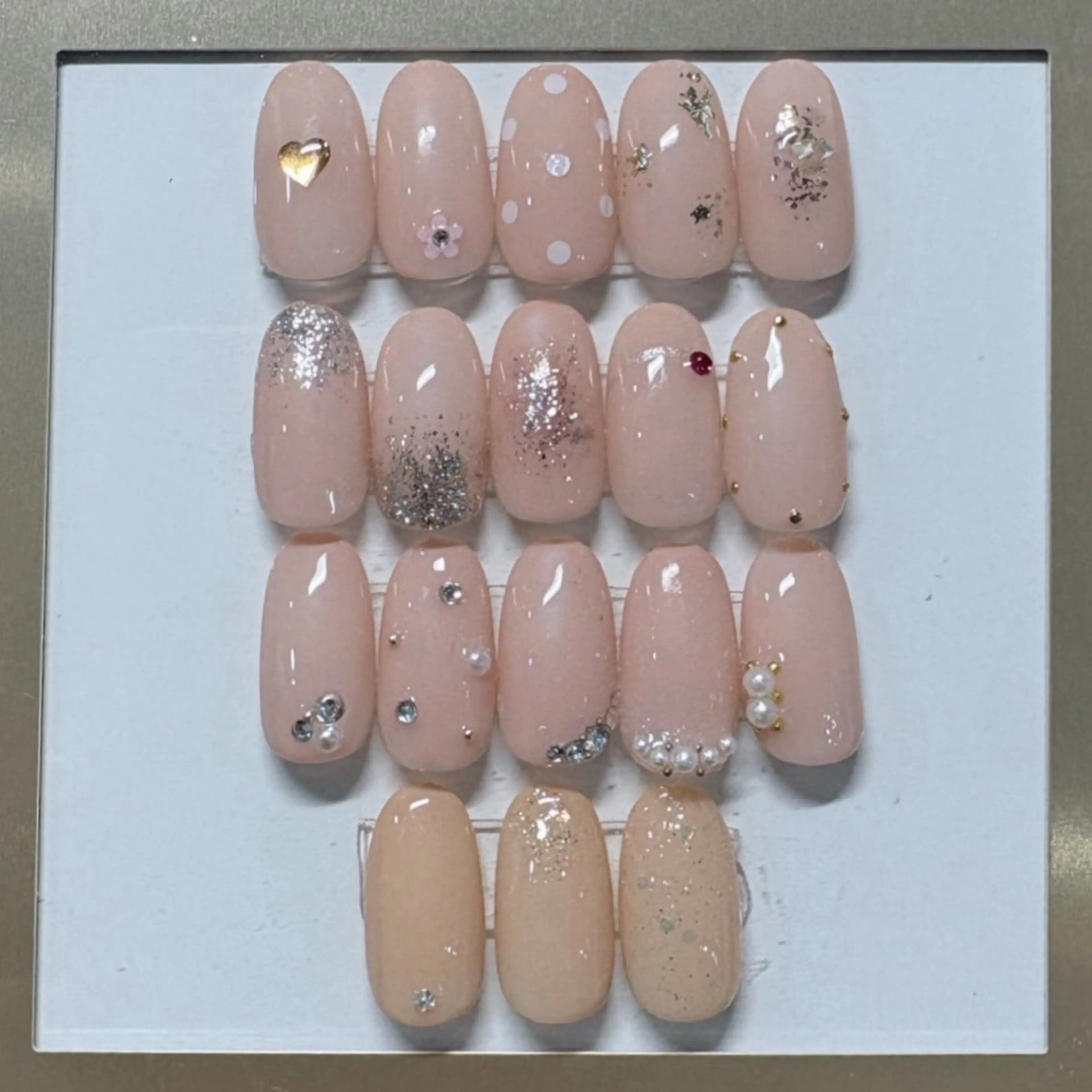 【サンプルから選べるシンプルデザイン】ワンポイントアート&パーツ※長さだし・亀裂補強は＋料金です🌈の写真