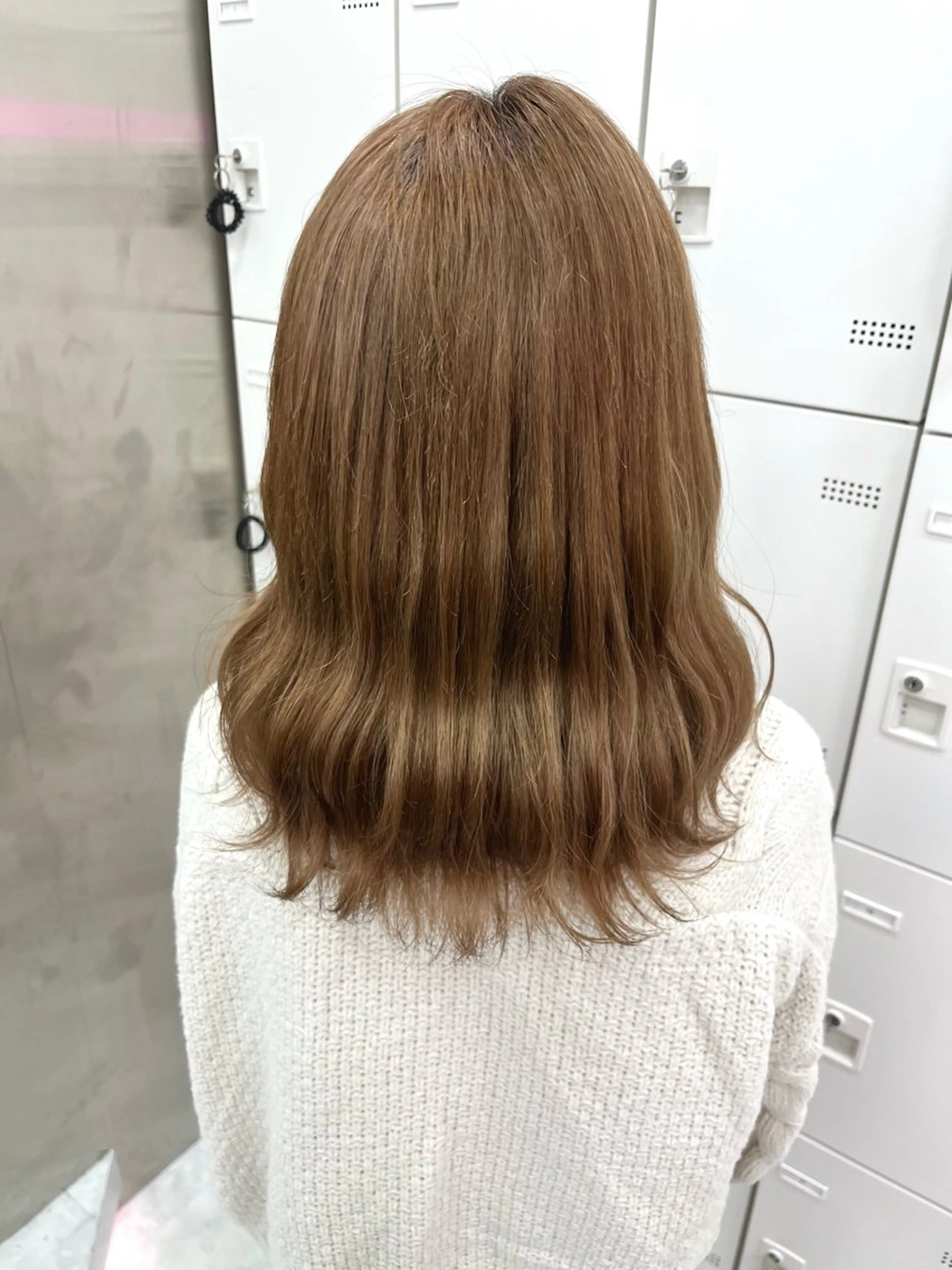 セミロング 韓国風カラー 髪質改善 韓国風ヘア トリートメント ヘアカラー トリートメント ヘッドスパ ヘアセット ❤︎ワンホンガーリー なハイトーンヘア❤︎のヘアスタイル