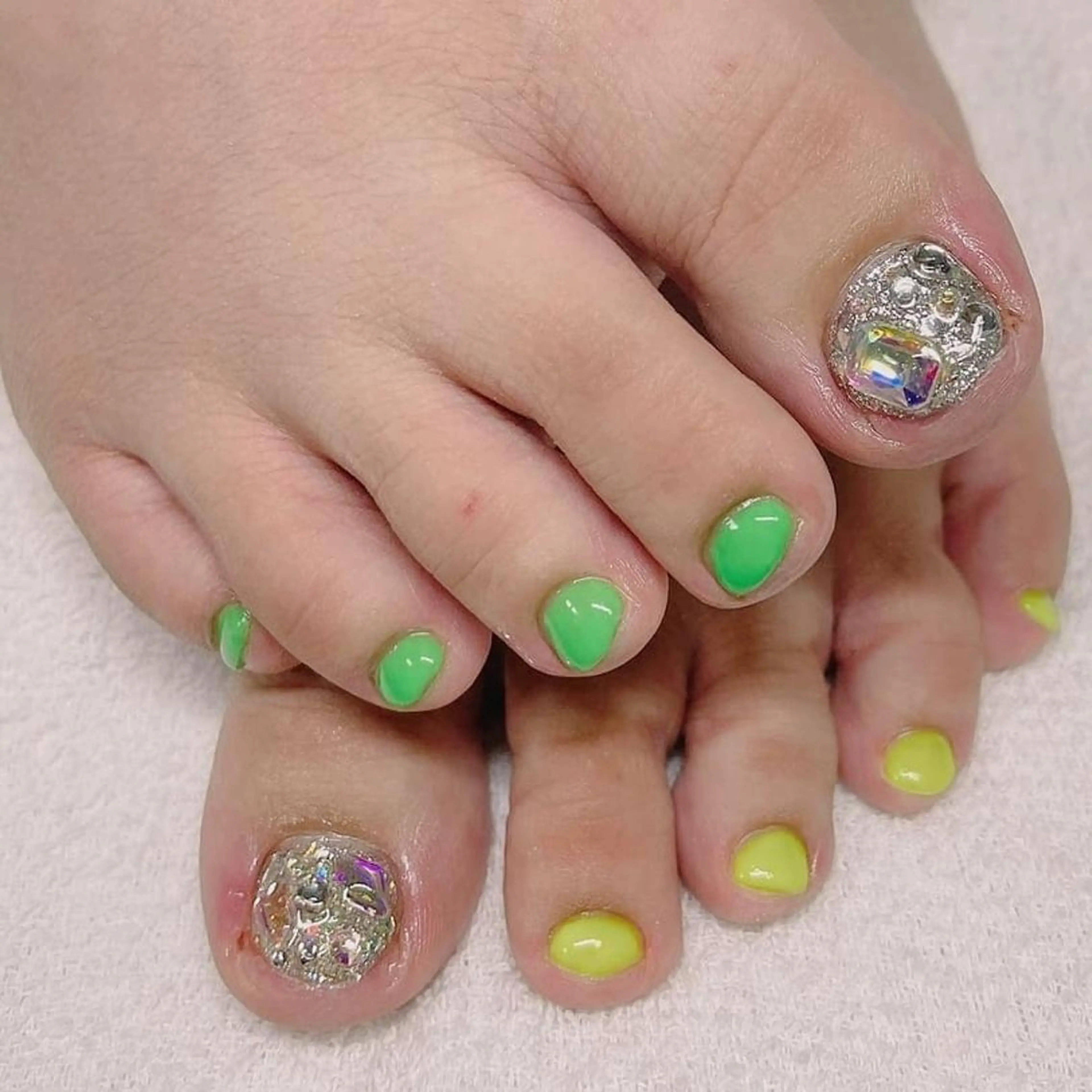 【オフ無し】ミニモ限定🫶フットネイル　親指のみアートの写真