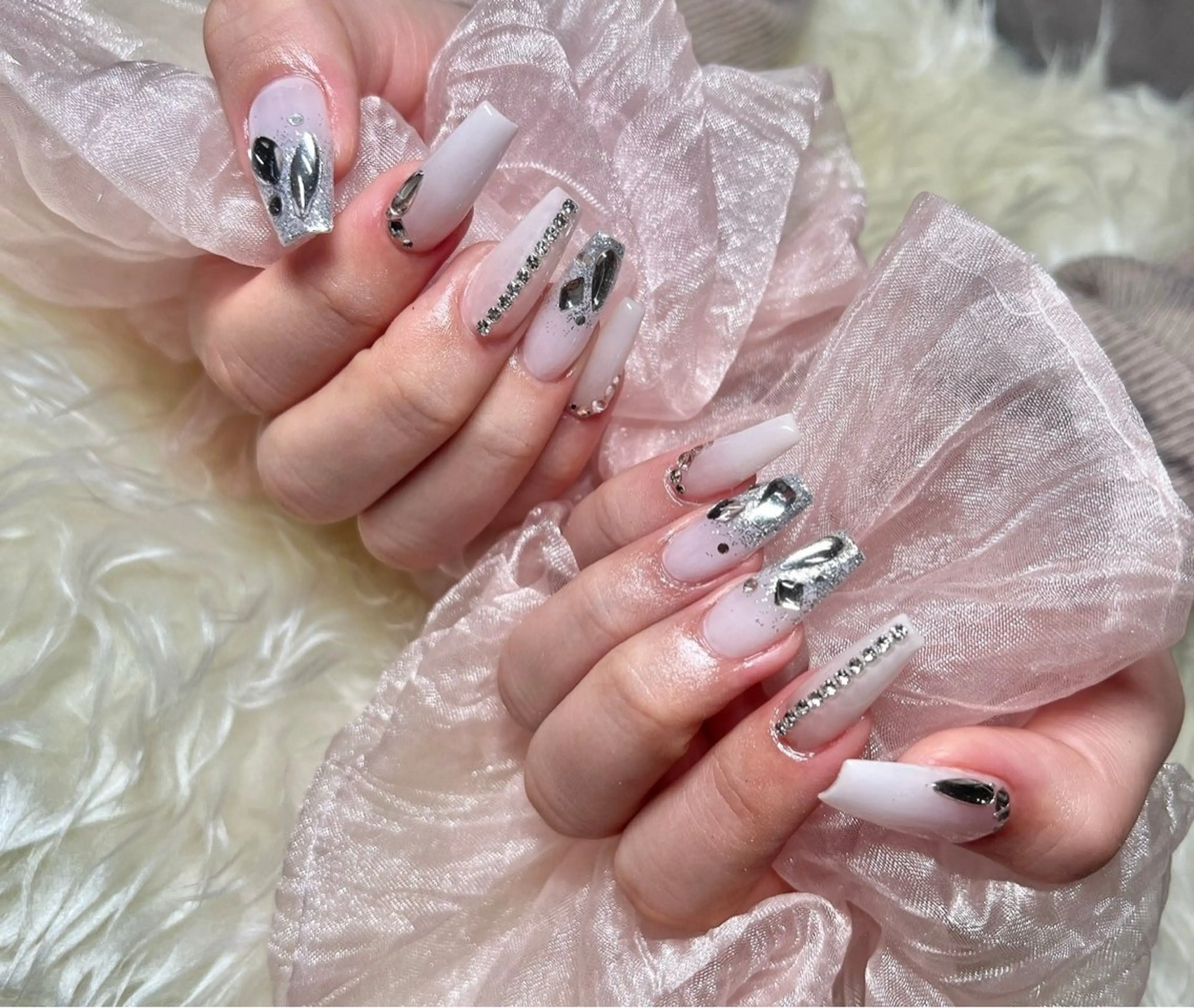 ネイル 長さ出し フレンチネイル ジェルネイル グラデーション ハート ハンドネイル Nail&eye Belire 新宿のネイルデザイン