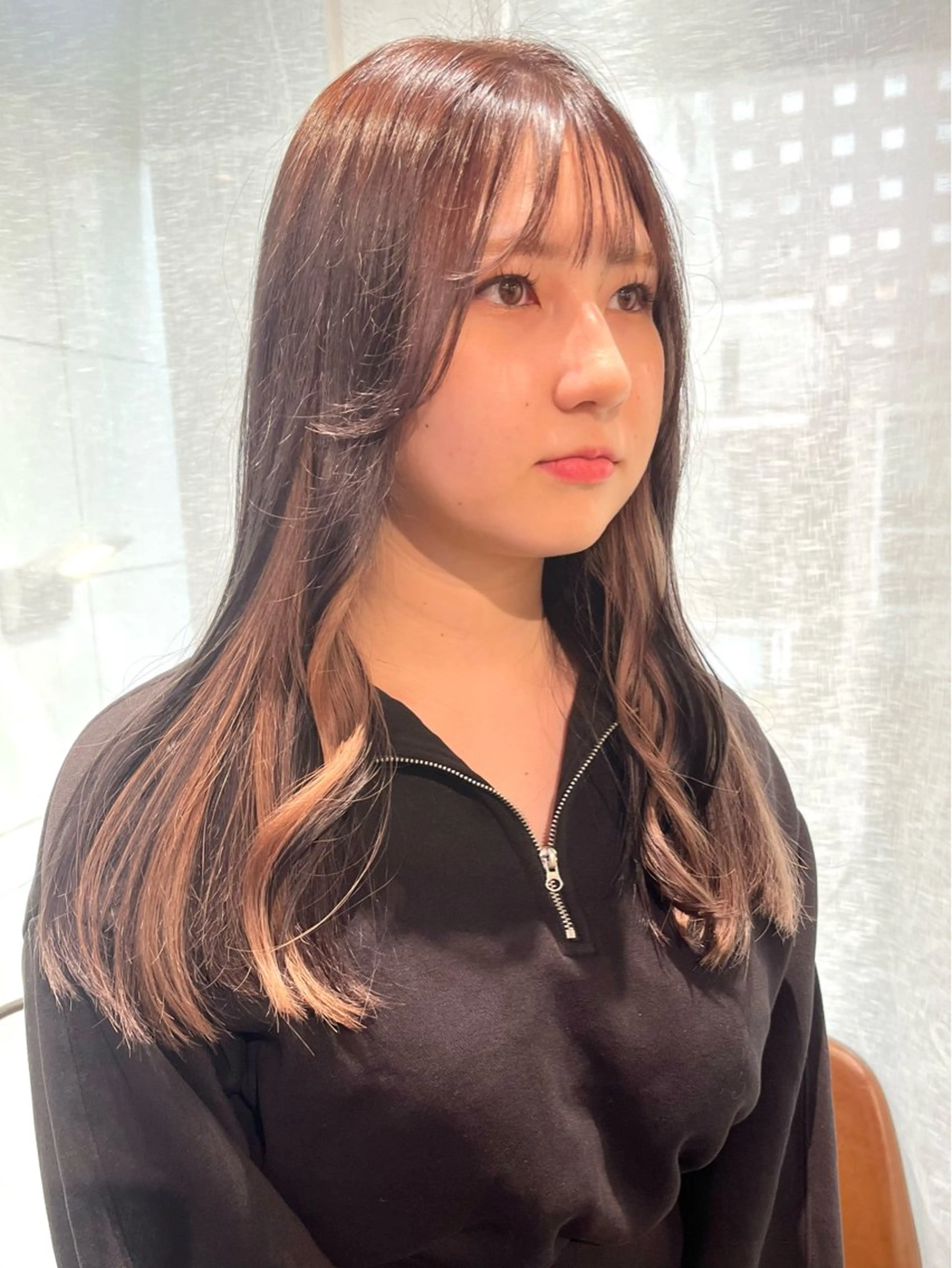 セミロング カラー ベージュカラー ブリーチ ケアブリーチ ダブルカラー イヤリングカラー ヘアカラー トリートメント カットパーマ あさみのヘアスタイル