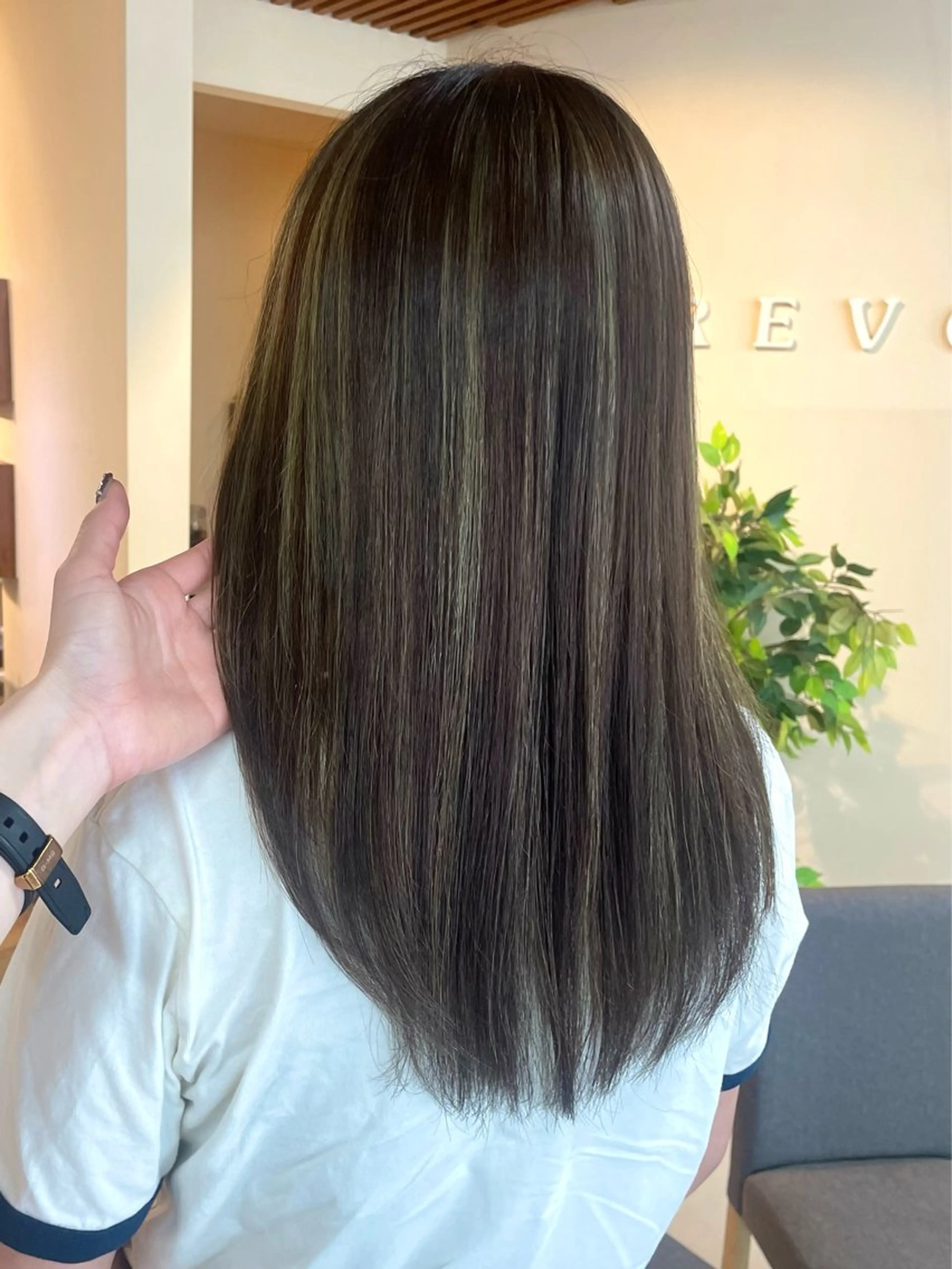 ロング ハイライト 宮本 いぶきのヘアスタイル