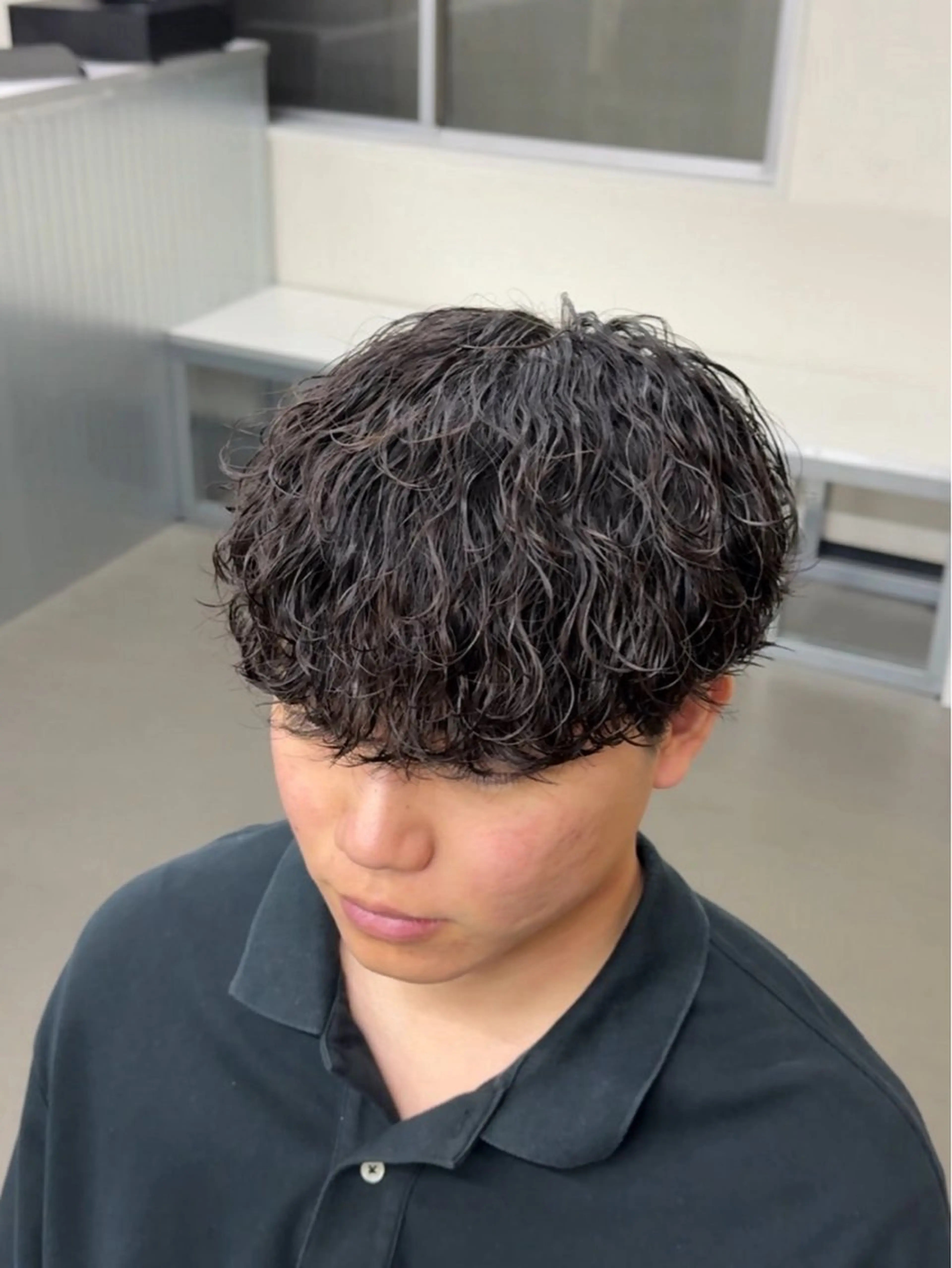 ショート パーマ メンズ メンズパーマ 波巻きパーマ 渋谷／ブリーチ／ カラーモデル／はるとのヘアスタイル