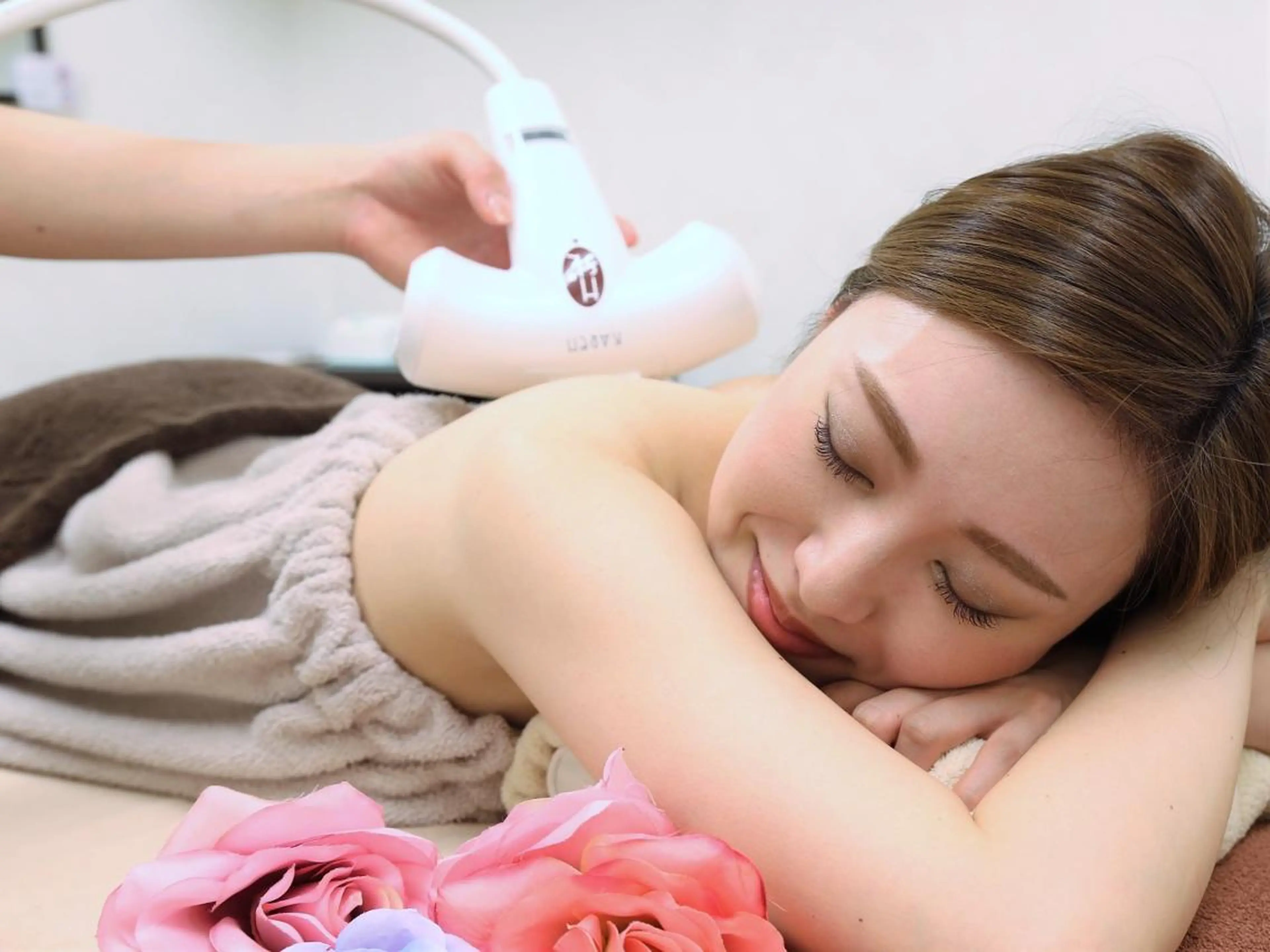 二の腕脱毛+背中脱毛(上部)+うなじ脱毛 各2回￥6600の写真