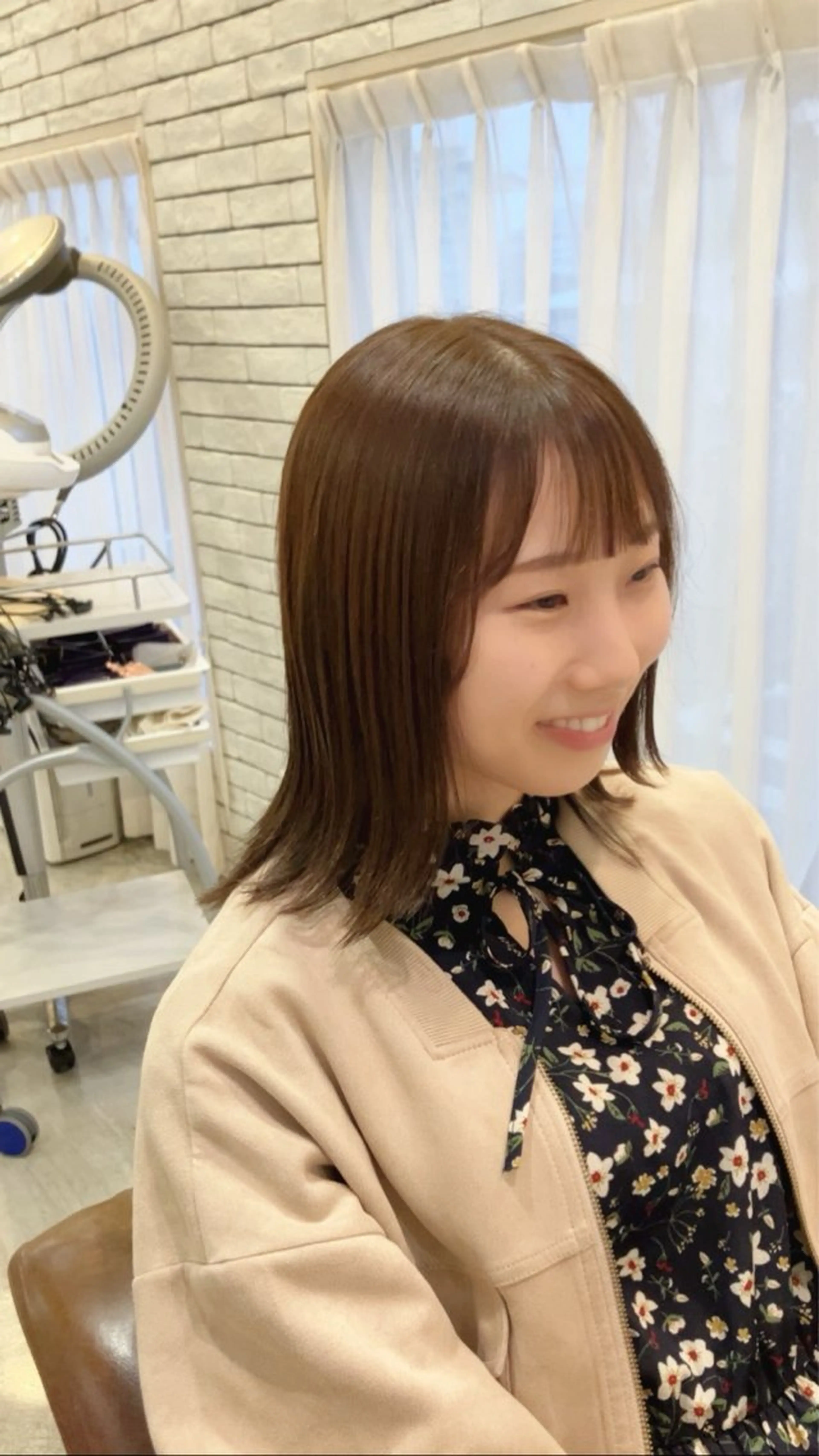 ミディアム レイヤーカット 外ハネヘア adorableはなみずき店所属・唯一無二の曲がる 縮毛矯正 小林のヘアスタイル