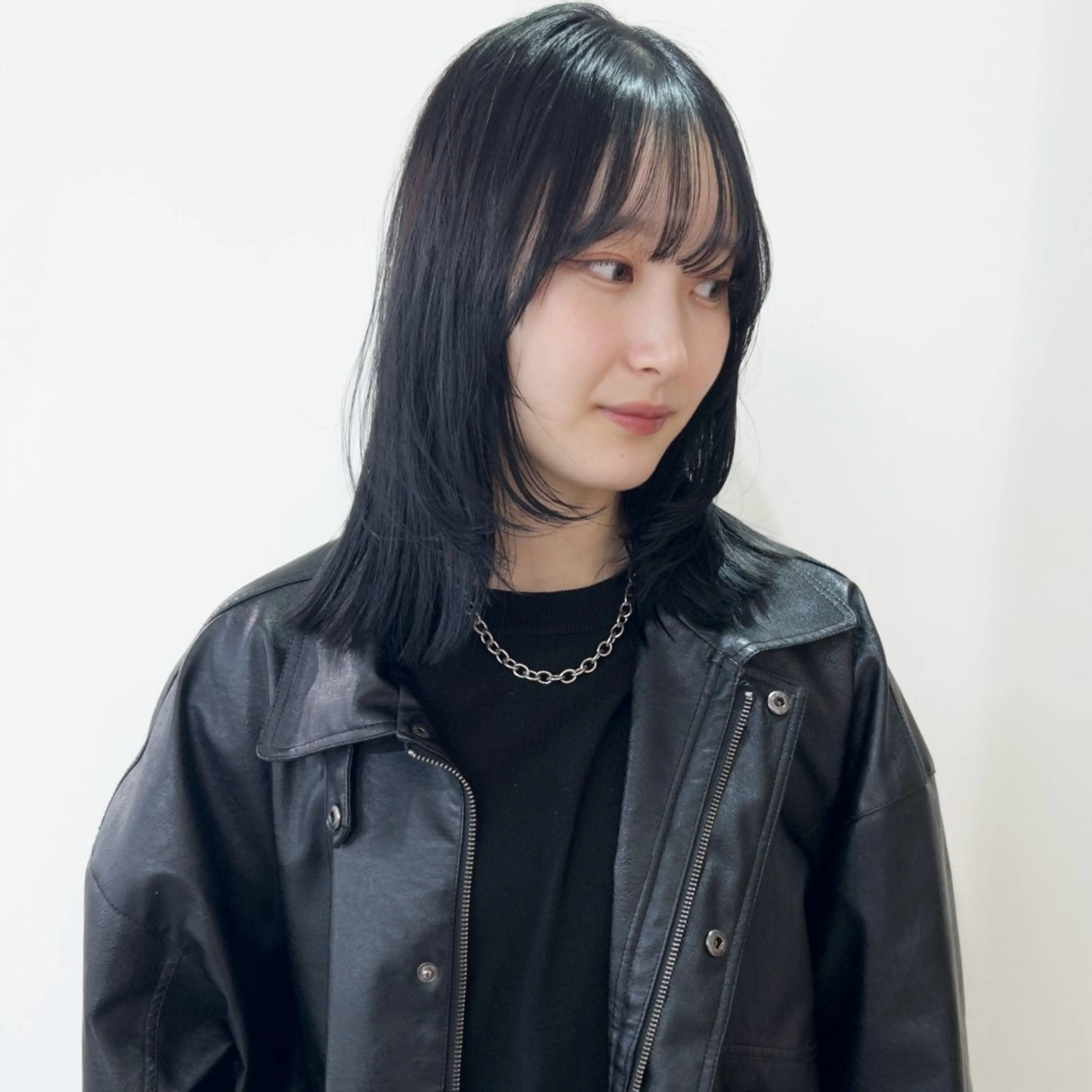 ミディアム カラー 透明感カラー ボブ 顔まわりレイヤー 顔周りカット レイヤーカット カット ヘアカラー トリートメント nonoka オリーブ/グレージュのヘアスタイル