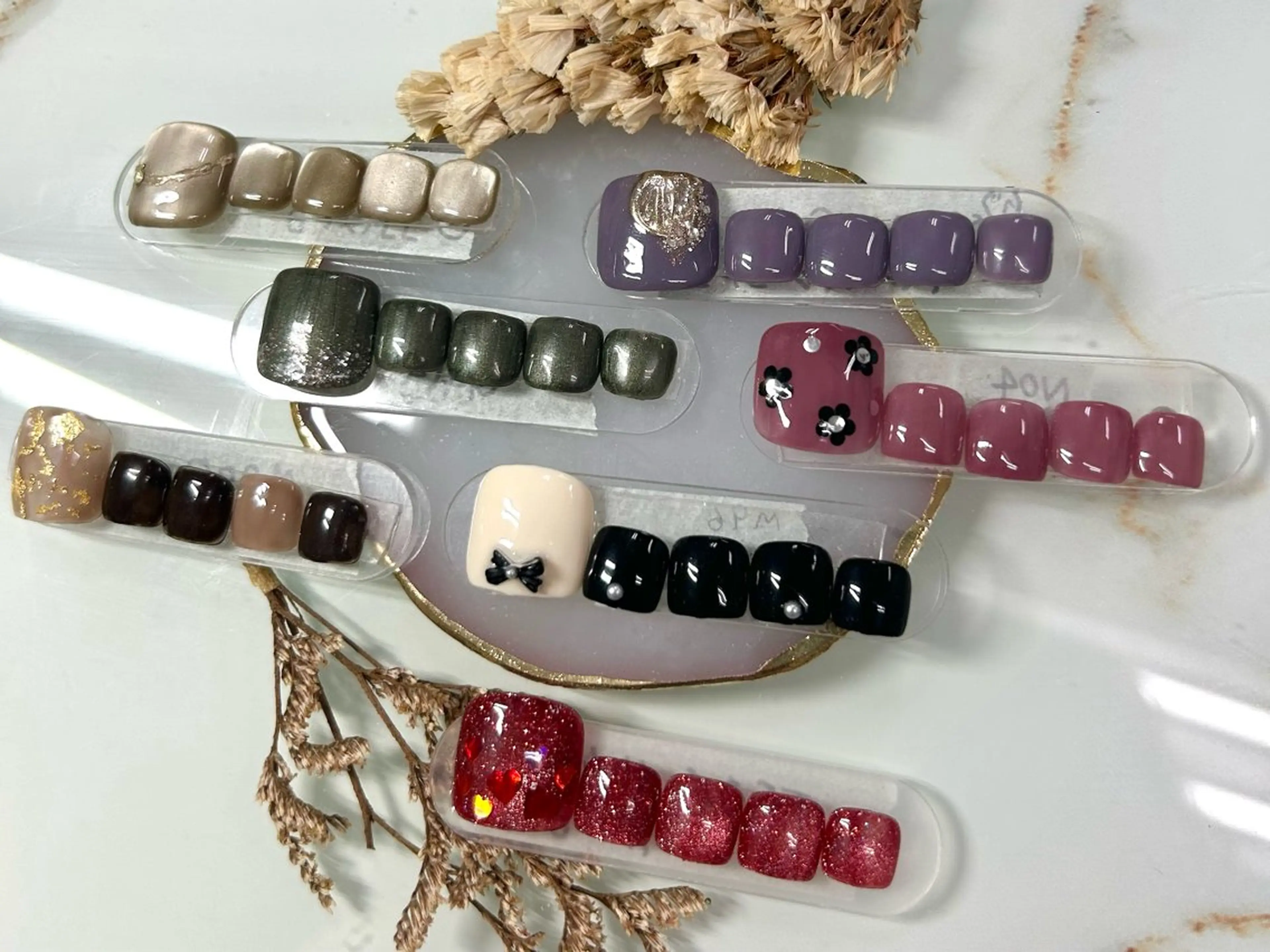 ネイル アートネイル フットネイル ジェルネイル パラジェル 冬ネイル フットネイル Nail Neige🐈🌙のネイルデザイン