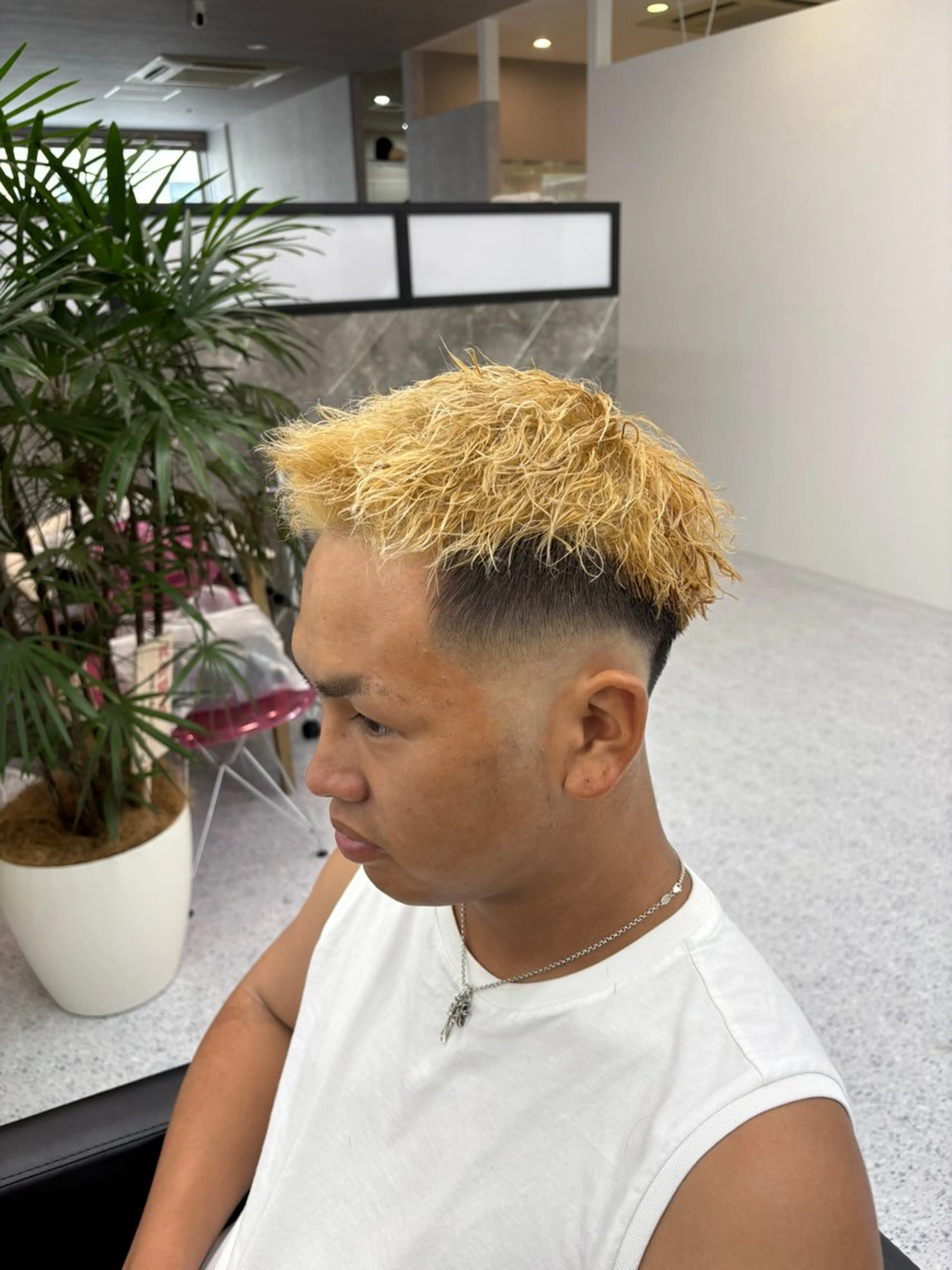 パーマ メンズ フェードカット メンズパーマ スキンフェード メンズツイストパーマ ツイストパーマ カット パーマ 笹江 瑞穂のヘアスタイル