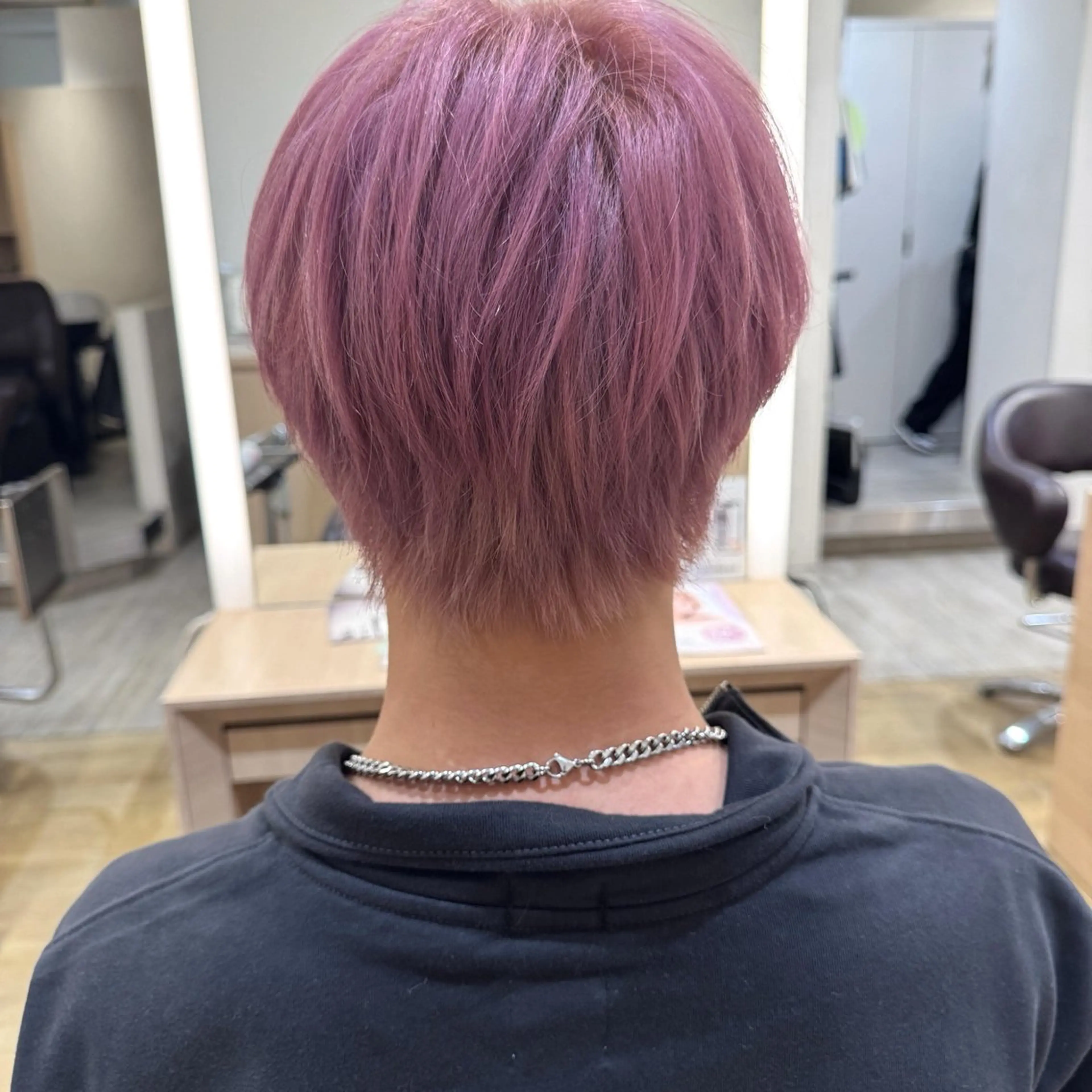 ショート カラー 湯浅 了一のヘアスタイル