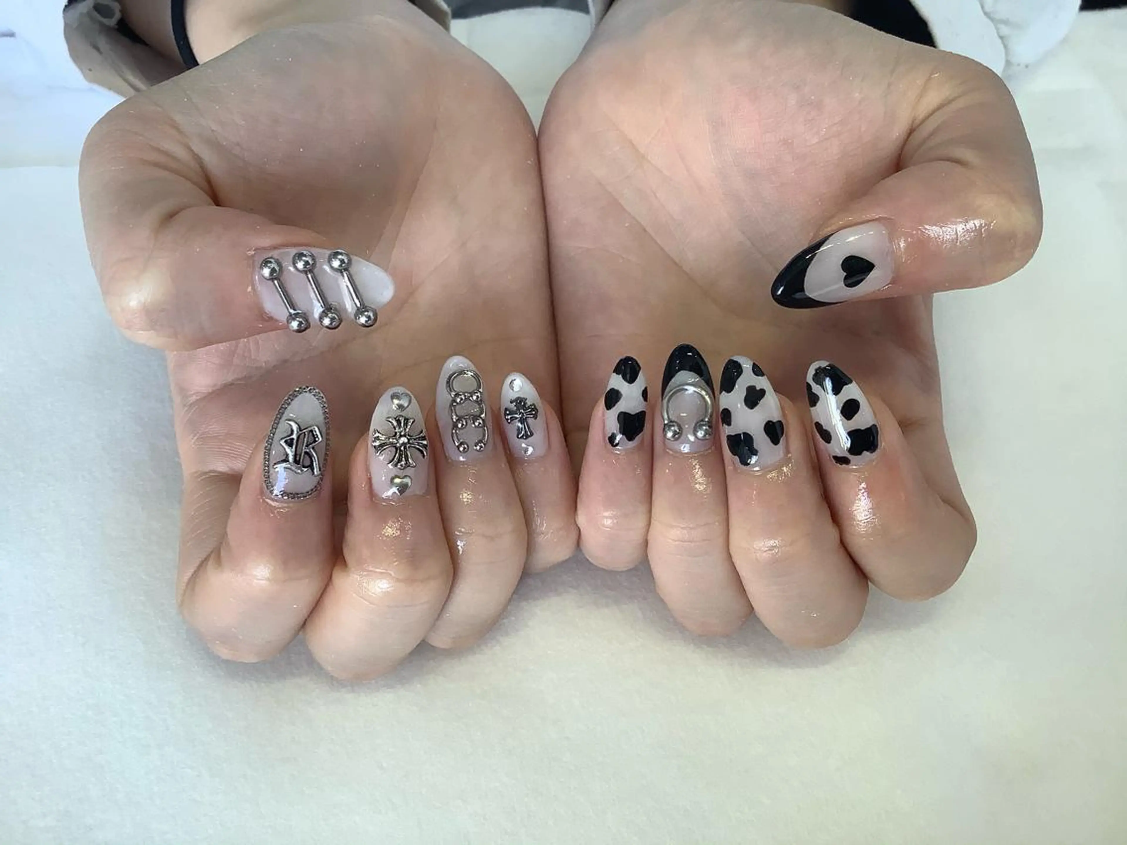 ネイル ハンドネイル 💎🐰 saki. m 🐰💎のネイルデザイン