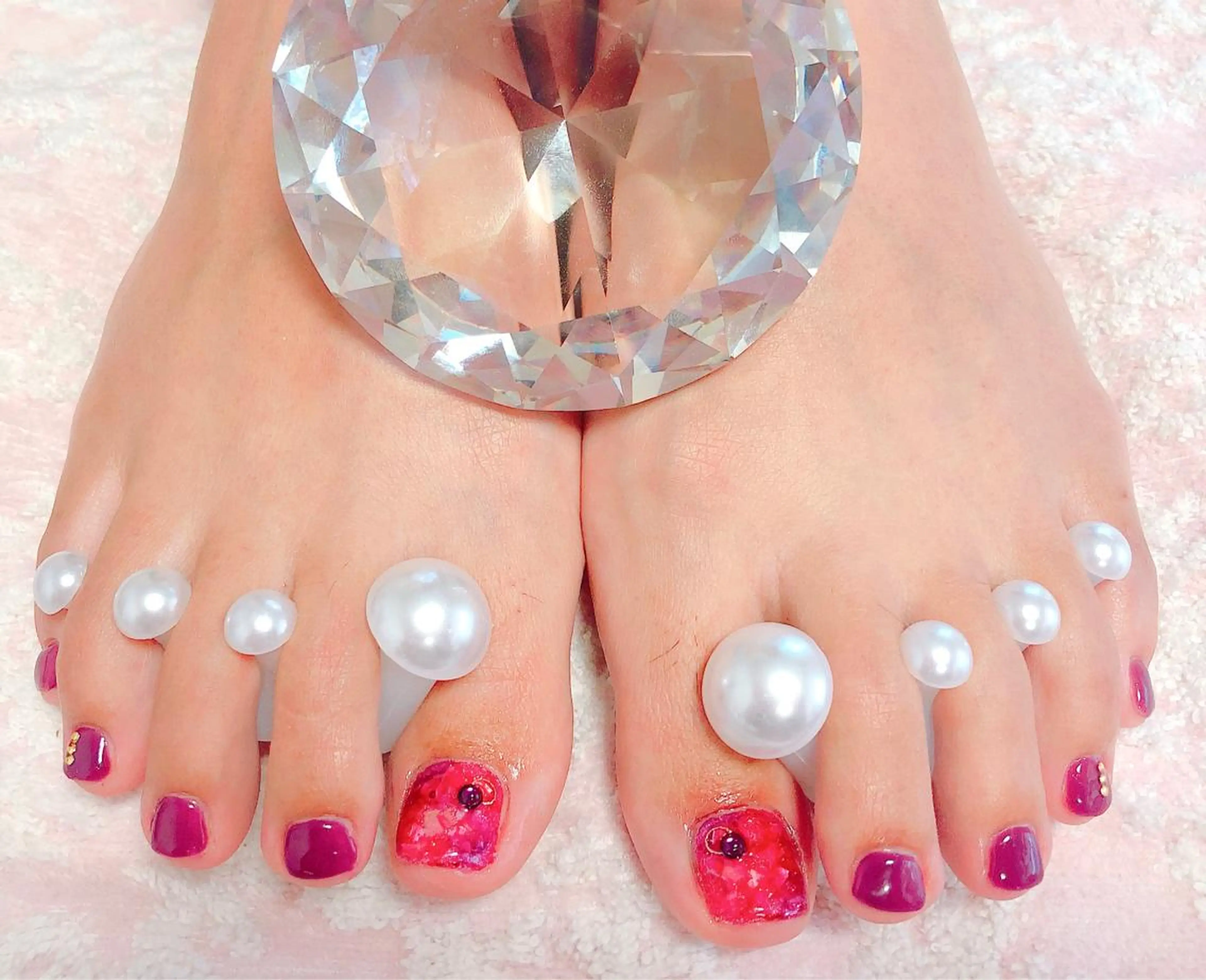 ネイル フットネイル 赤色 フットネイル CROWN プライベートサロンのネイルデザイン