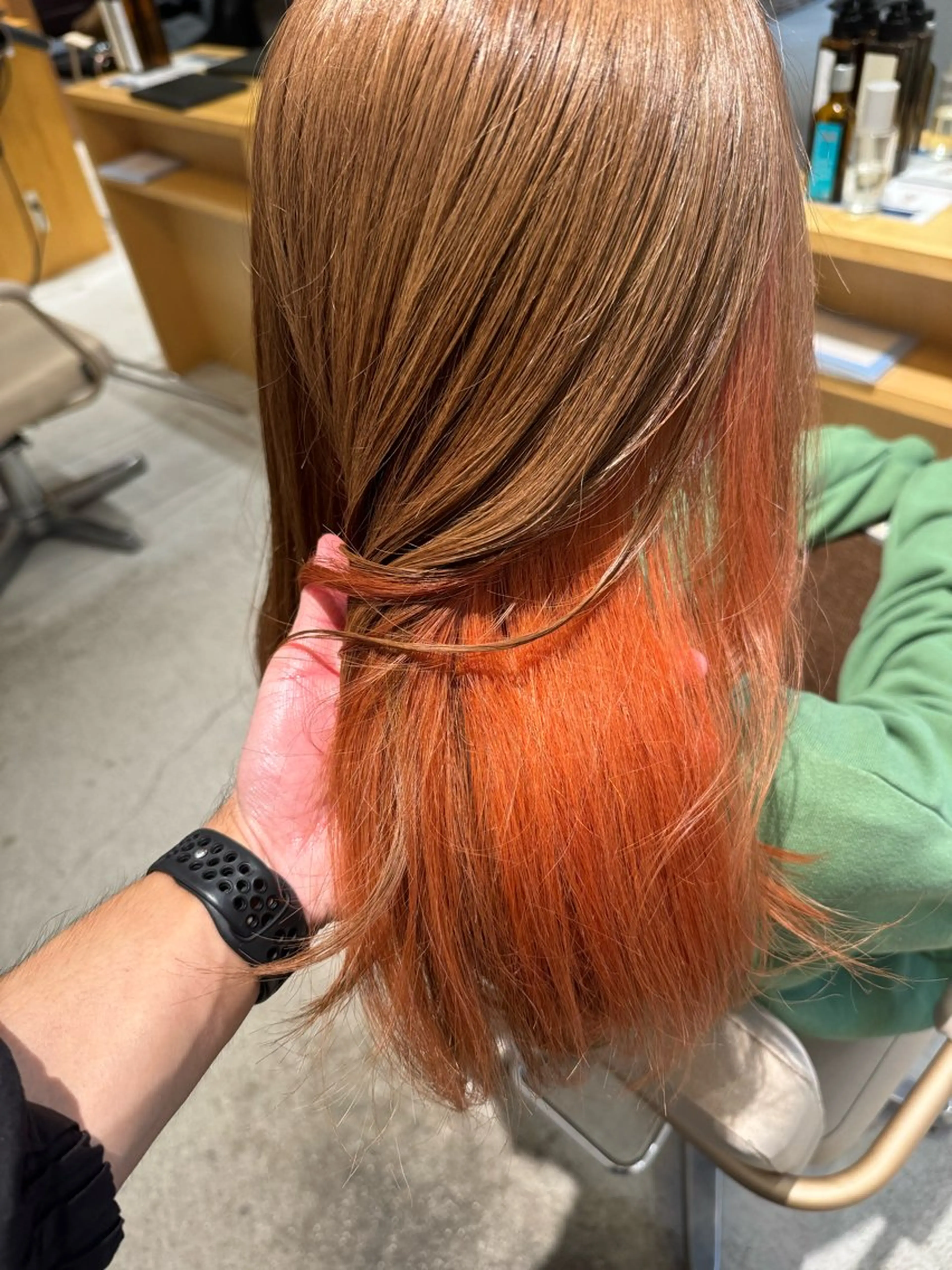 セミロング カラー ベージュカラー インナーカラー オレンジ 中西倖 トップスタイリストのヘアスタイル