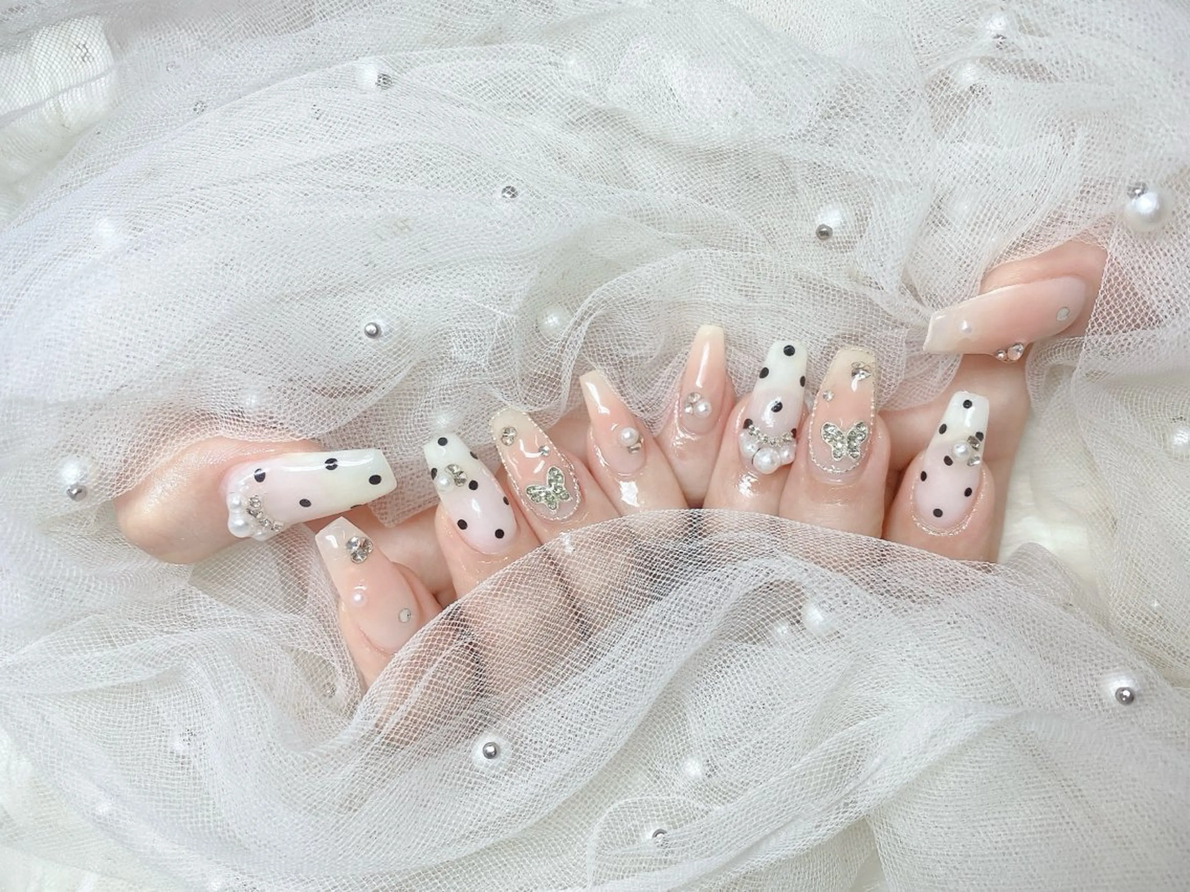 ネイル チークネイル ドット ハンドネイル フットネイル ハンドケア HARUKA 長堀橋のネイルデザイン