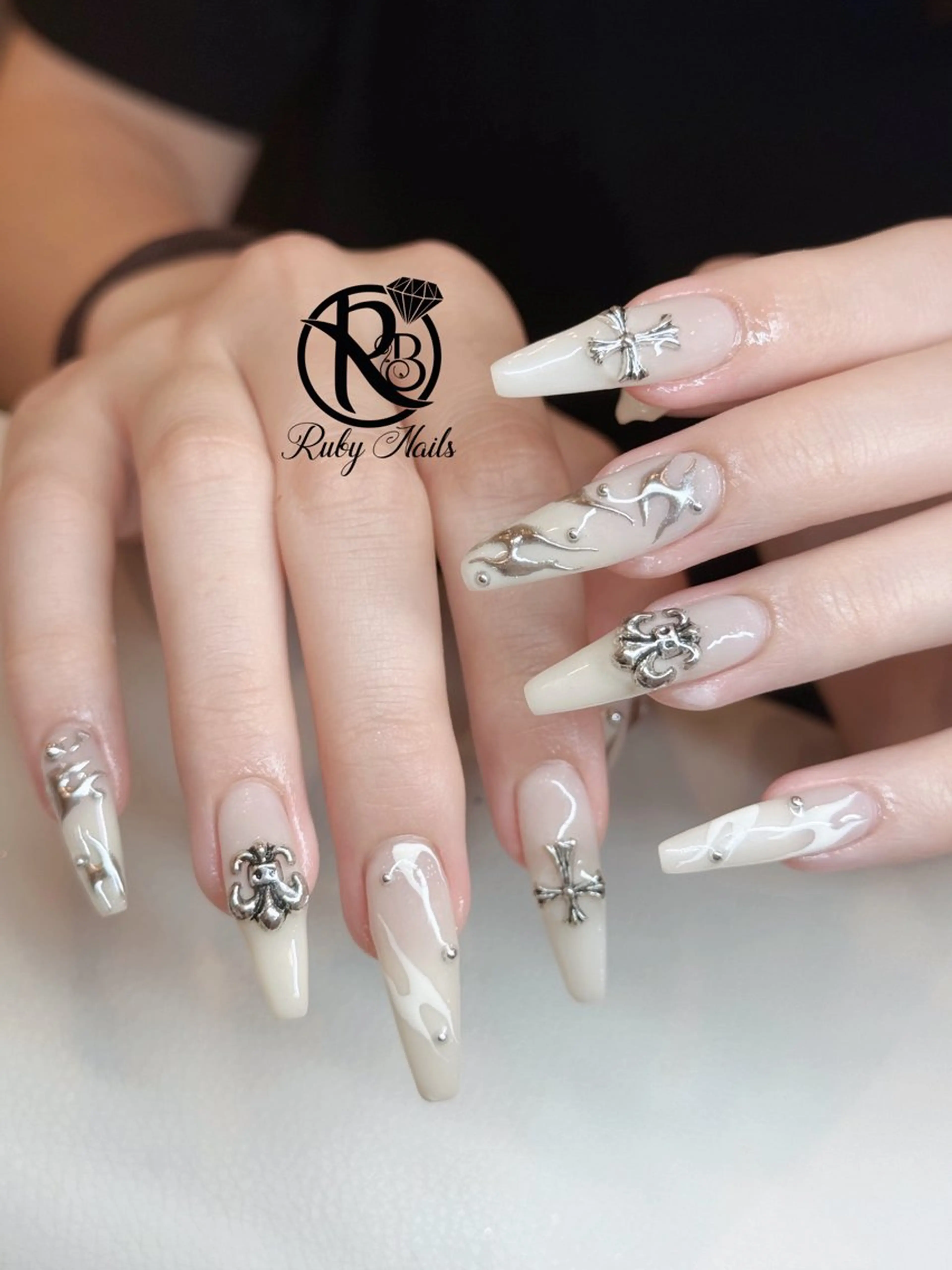 ネイル キラキラネイル 韓国ネイル マグネットネイル ニュアンスネイル 夏ネイル RUBY Nail 日暮里店のネイルデザイン