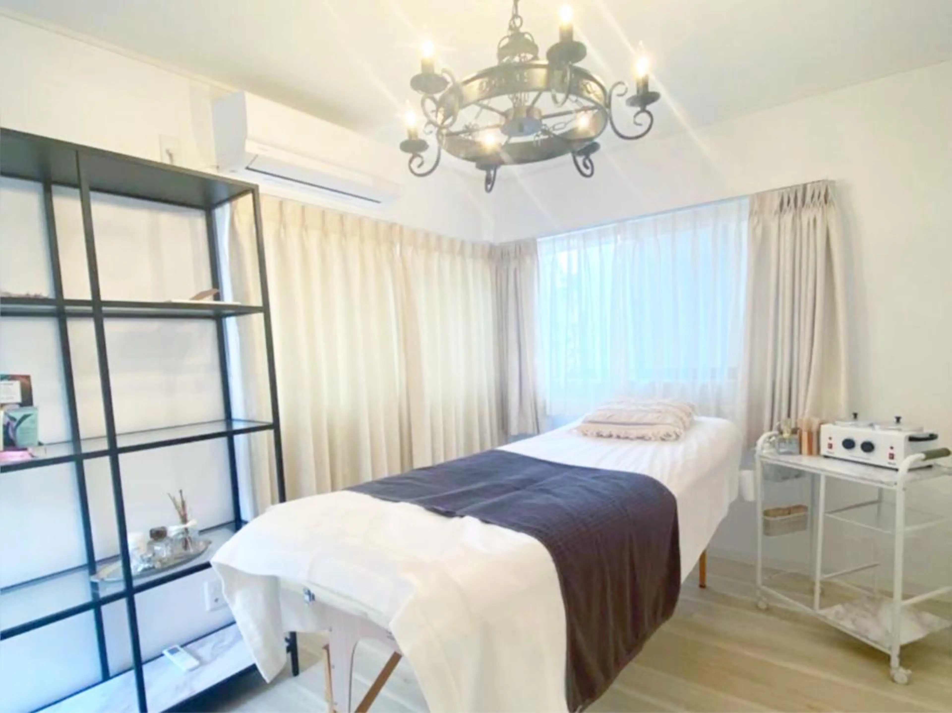 セミロング ネイル マツエク・マツパ アイブロウ 眉毛ワックス脱毛 脱毛 ワックス脱毛専門店 ICE 池袋の眉毛・アイブロウイメージ