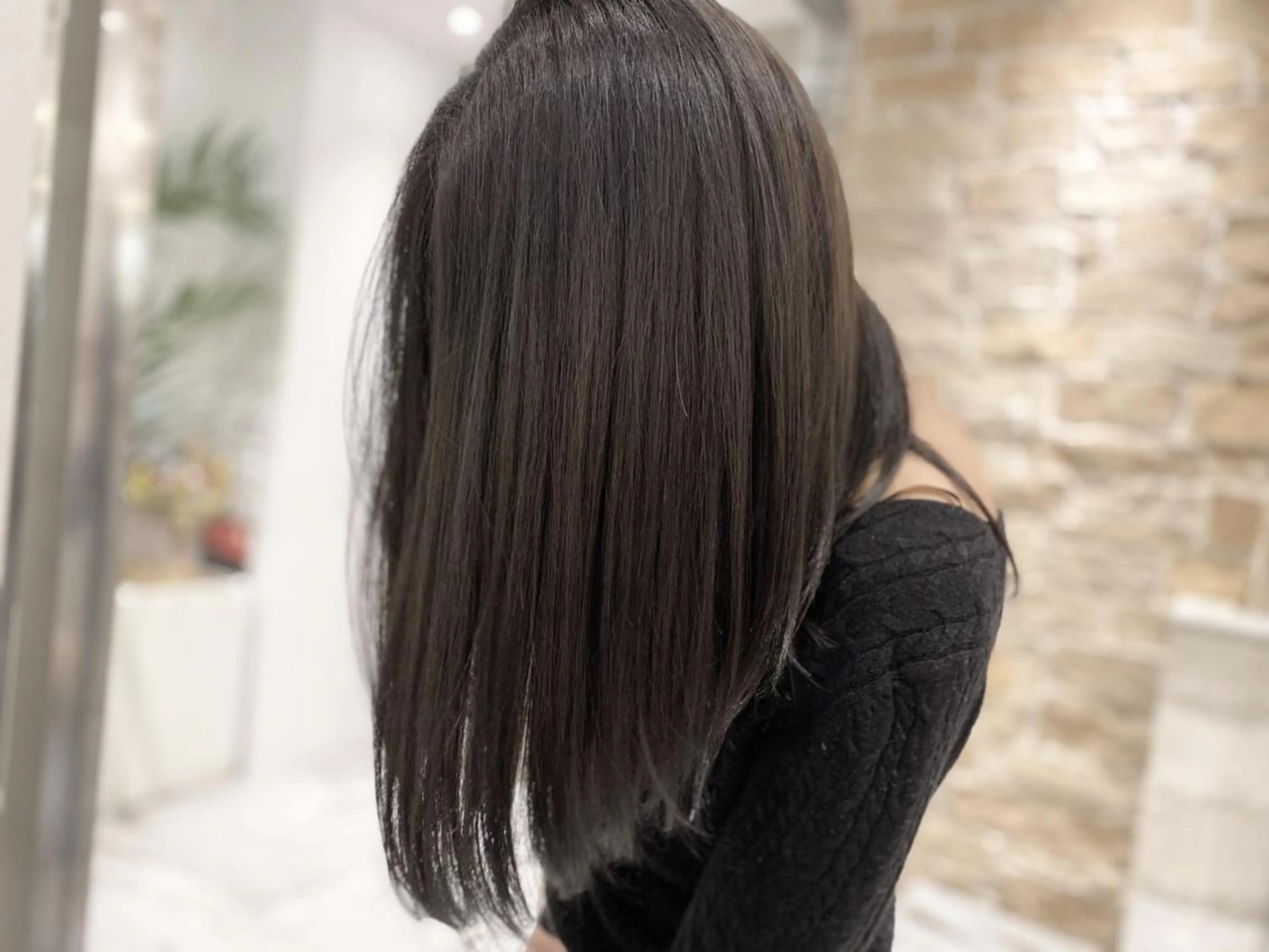 ミディアム カラー youres hair 新宿三丁目所属・髪質改善カラー、美髪 トリートメント専門のヘアスタイル