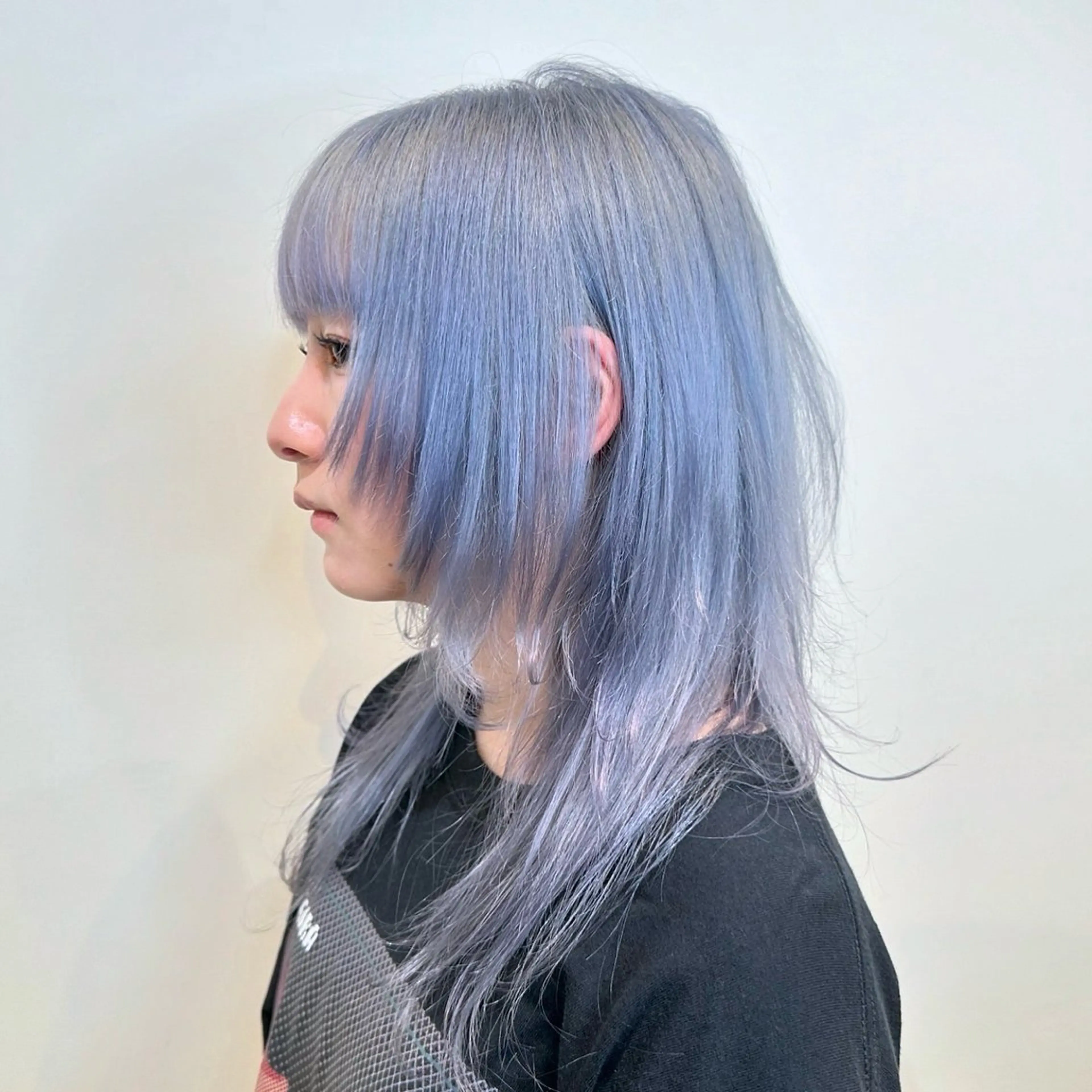 ミディアム カラー ハイトーンカラー ボブ くびれヘア 顔まわりレイヤー 顔周りカット カット ヘアカラー トリートメント 大阪ウルフカット ハッシュカットのヘアスタイル