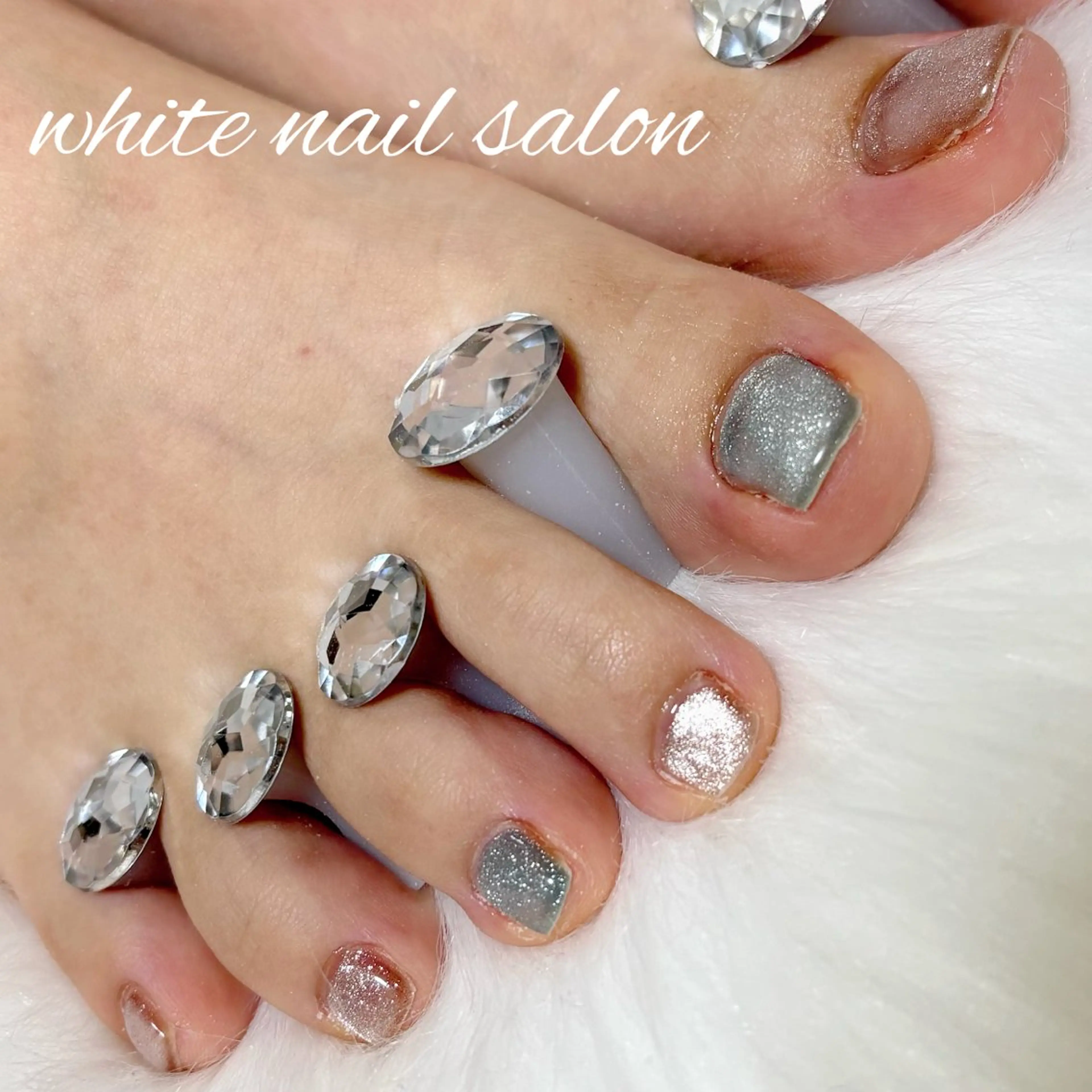 ネイル フットネイル ホワイト フットネイル white nail salonのネイルデザイン