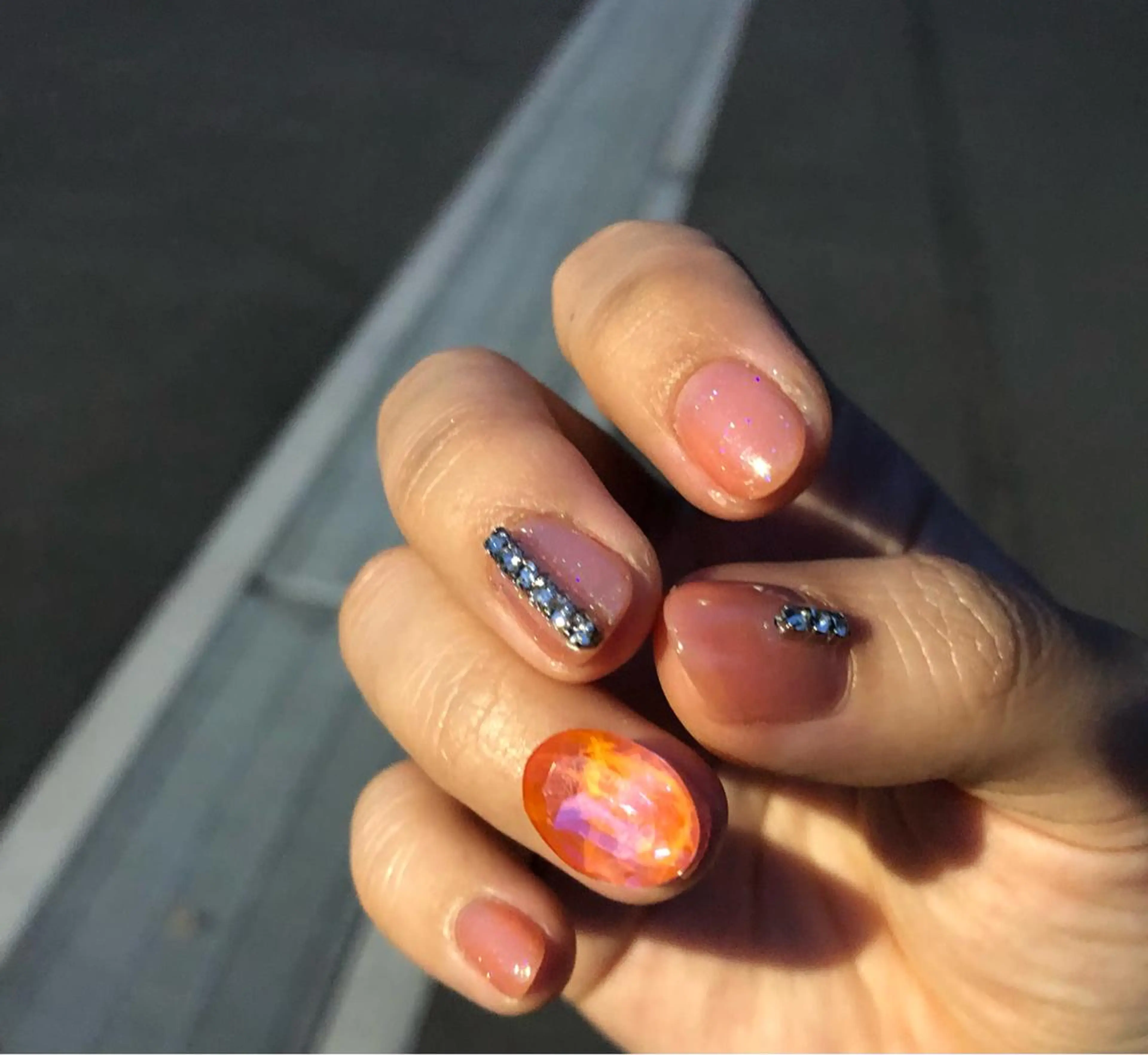 ネイル オーロラネイル ラメ(グリッター) ストーンネイル ☽ ☾のネイルデザイン