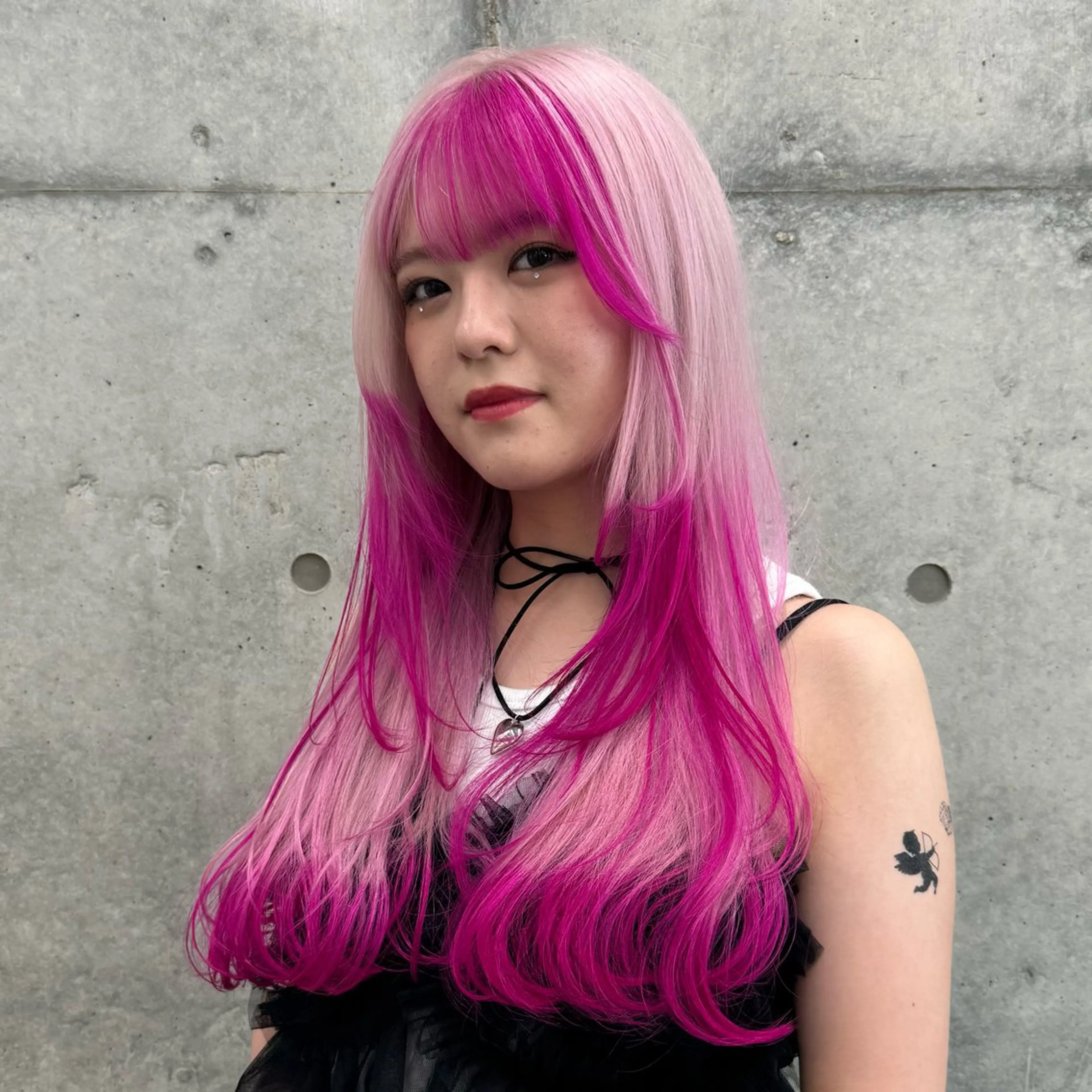 ロング カラー デザインカラー ピンクカラー ホワイトピンク カット ヘアカラー トリートメント 🌱ブリーチ・透明感 カラー/mapi🦭のヘアスタイル