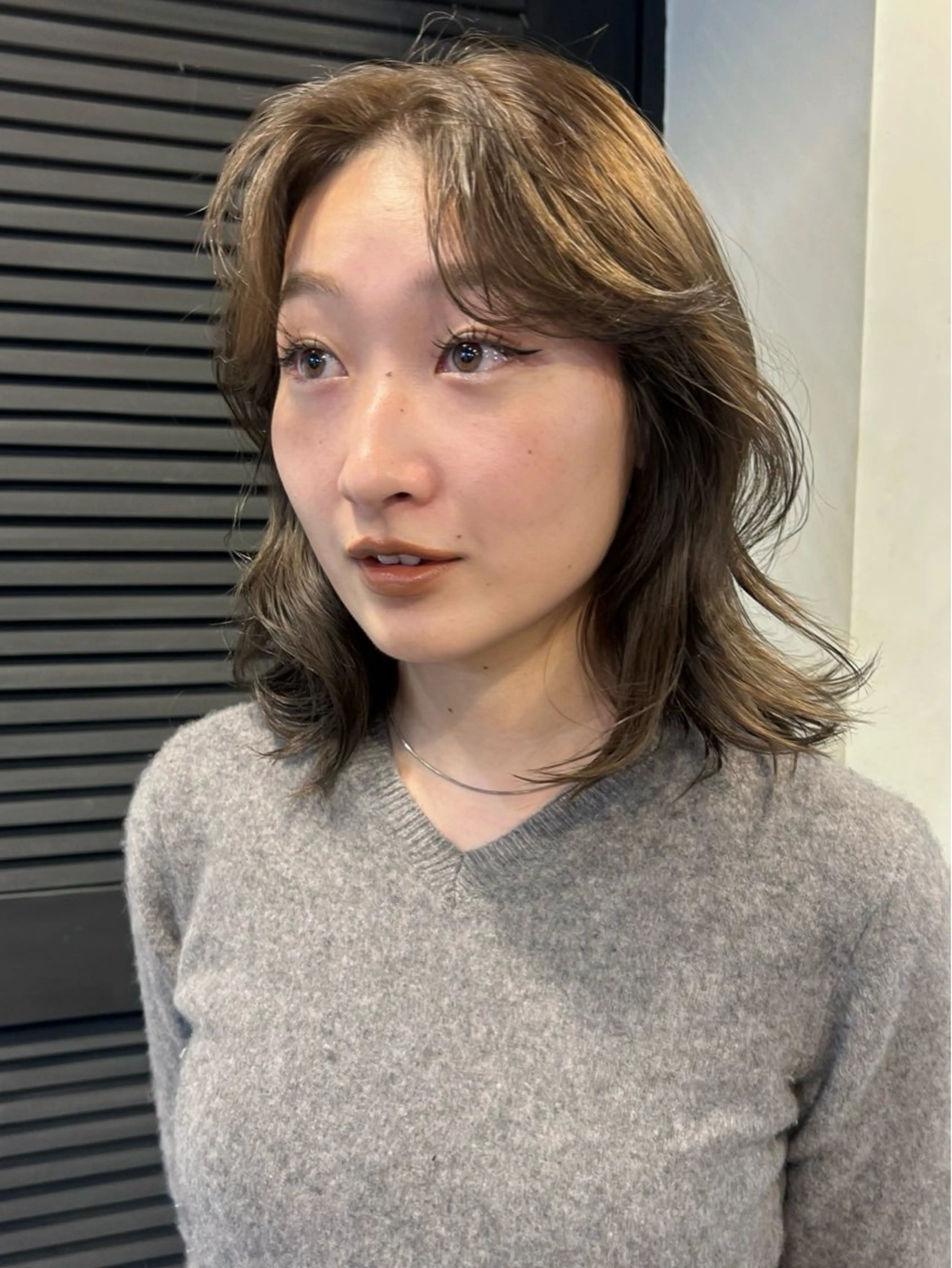 ミディアム カラー パーマ カット ヘアカラー レイヤー/透明感/ ブリーチなし/わかなのヘアスタイル