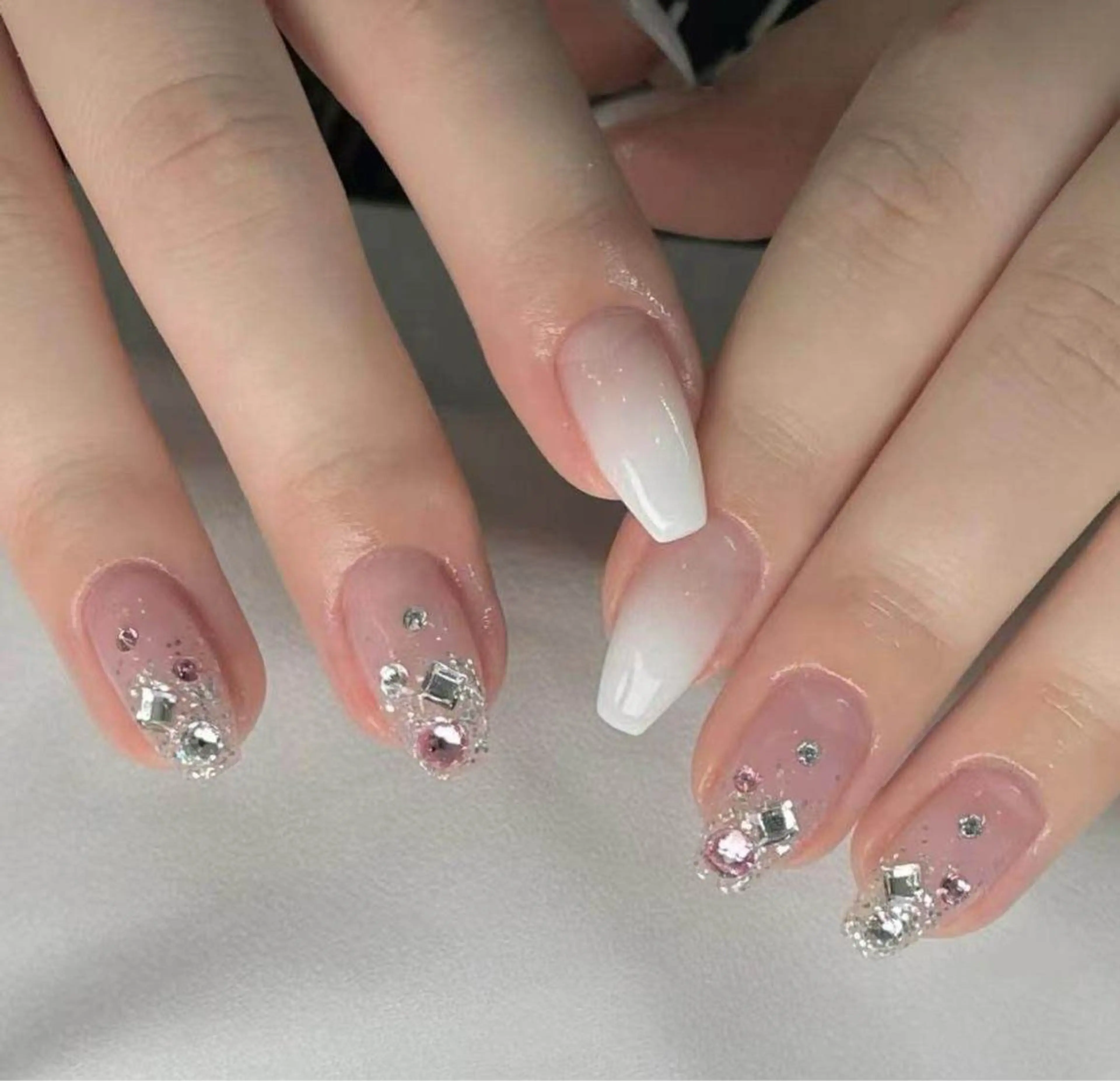 ネイル オーロラネイル フラワーネイル フットネイル フレンチネイル ジェルネイル ハンドネイル BabyYouMi nailのネイルデザイン