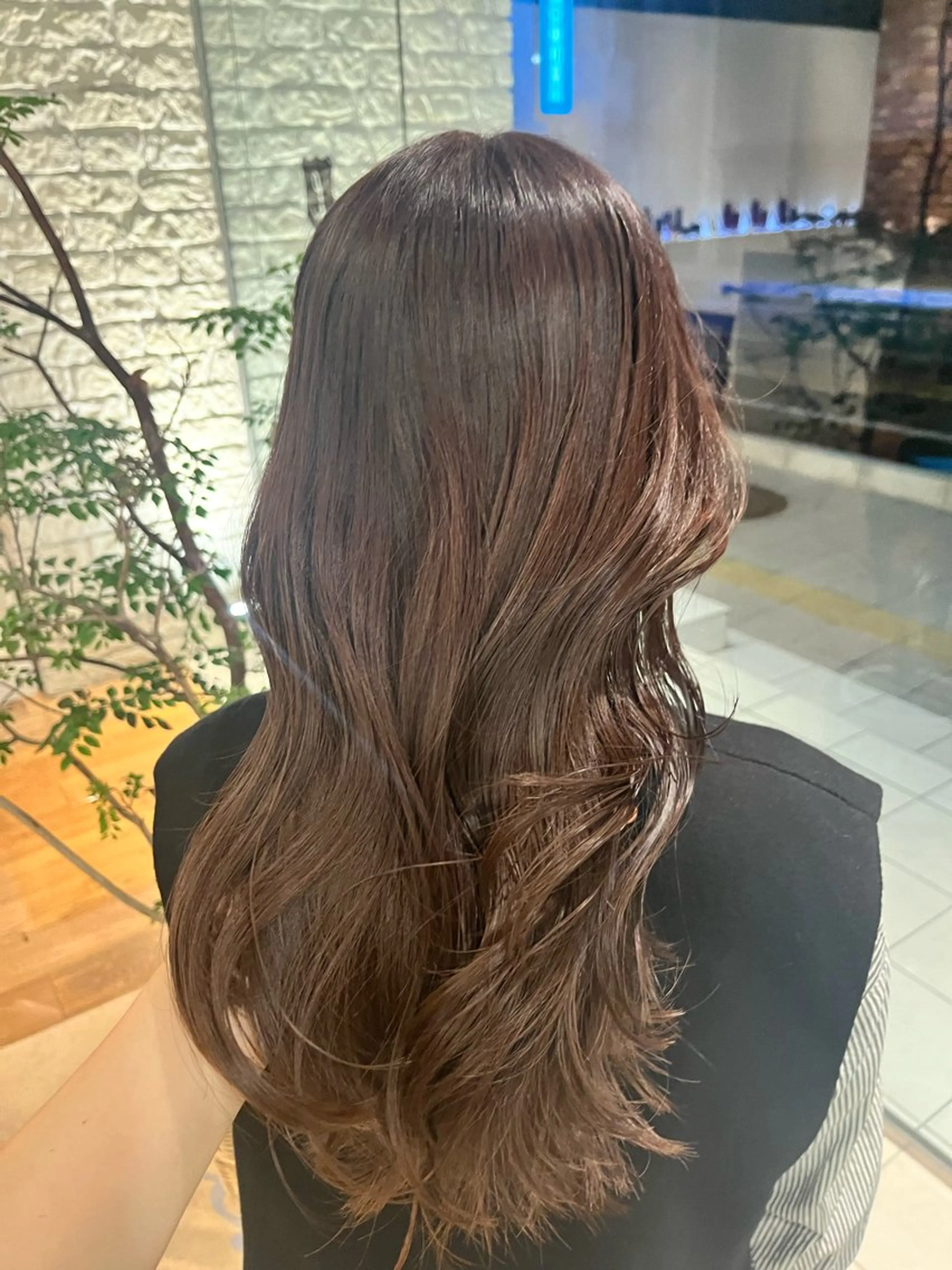 カラー 八木 瑠奈のヘアスタイル