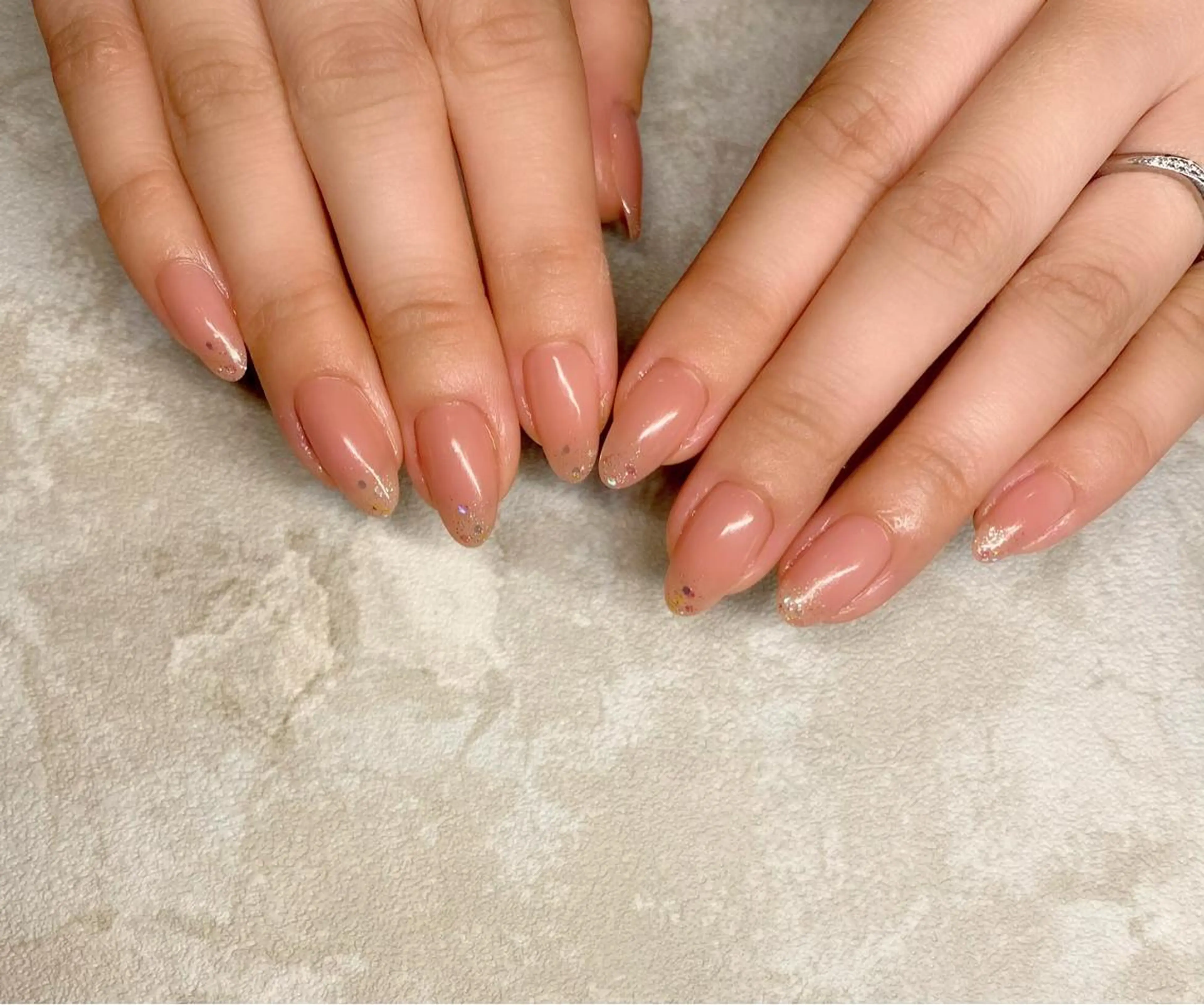 ネイル オーロラネイル グラデーション ラメ(グリッター) ラメグラデーション Lino+ ネイル&よもぎ蒸しのネイルデザイン