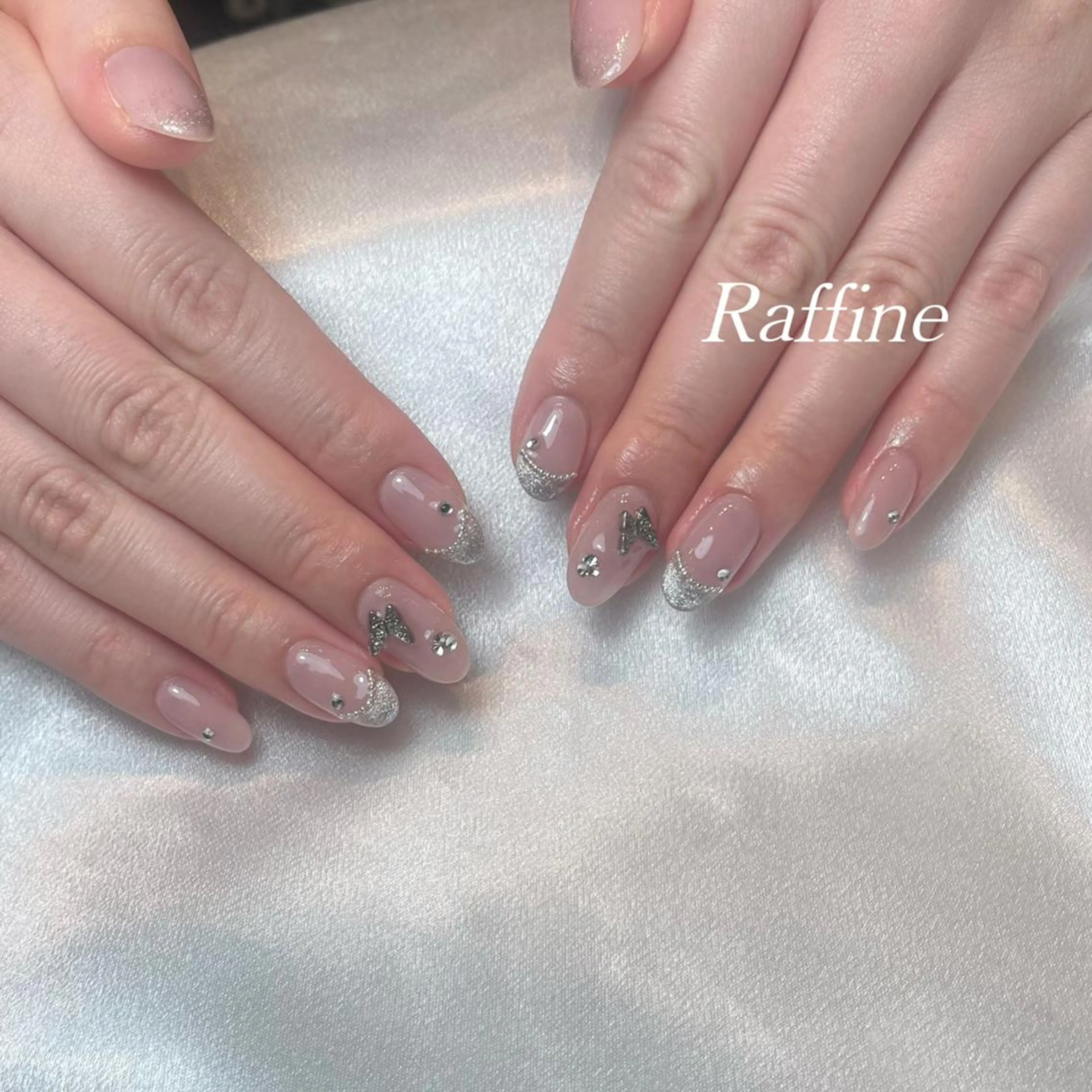 ネイル RAFFINE 月🦋🩵のネイルデザイン