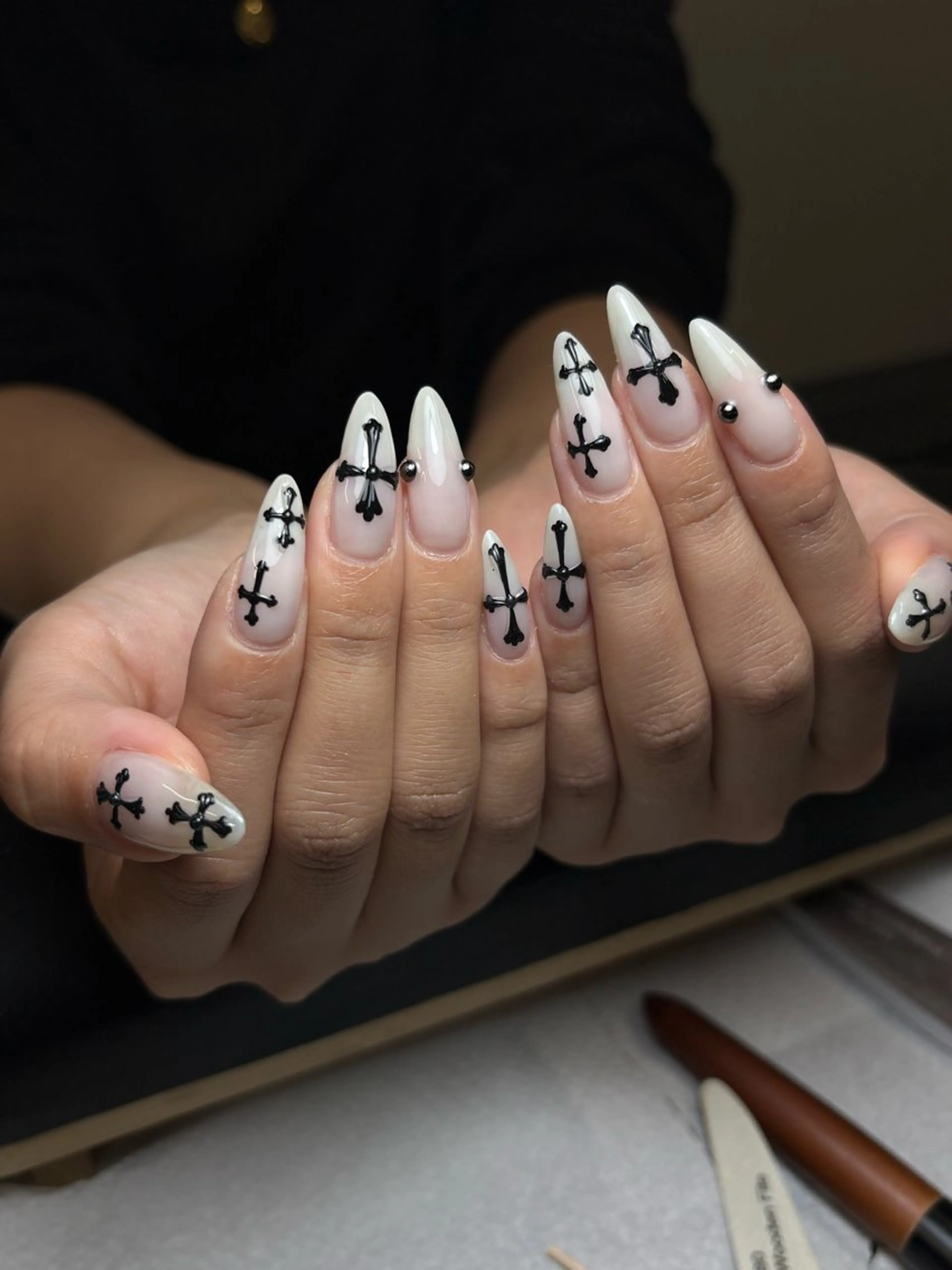 ネイル 韓国ネイル ロングネイル メンズネイル シルバー シンプルネイル ハンドネイル モンナ CCのネイルデザイン