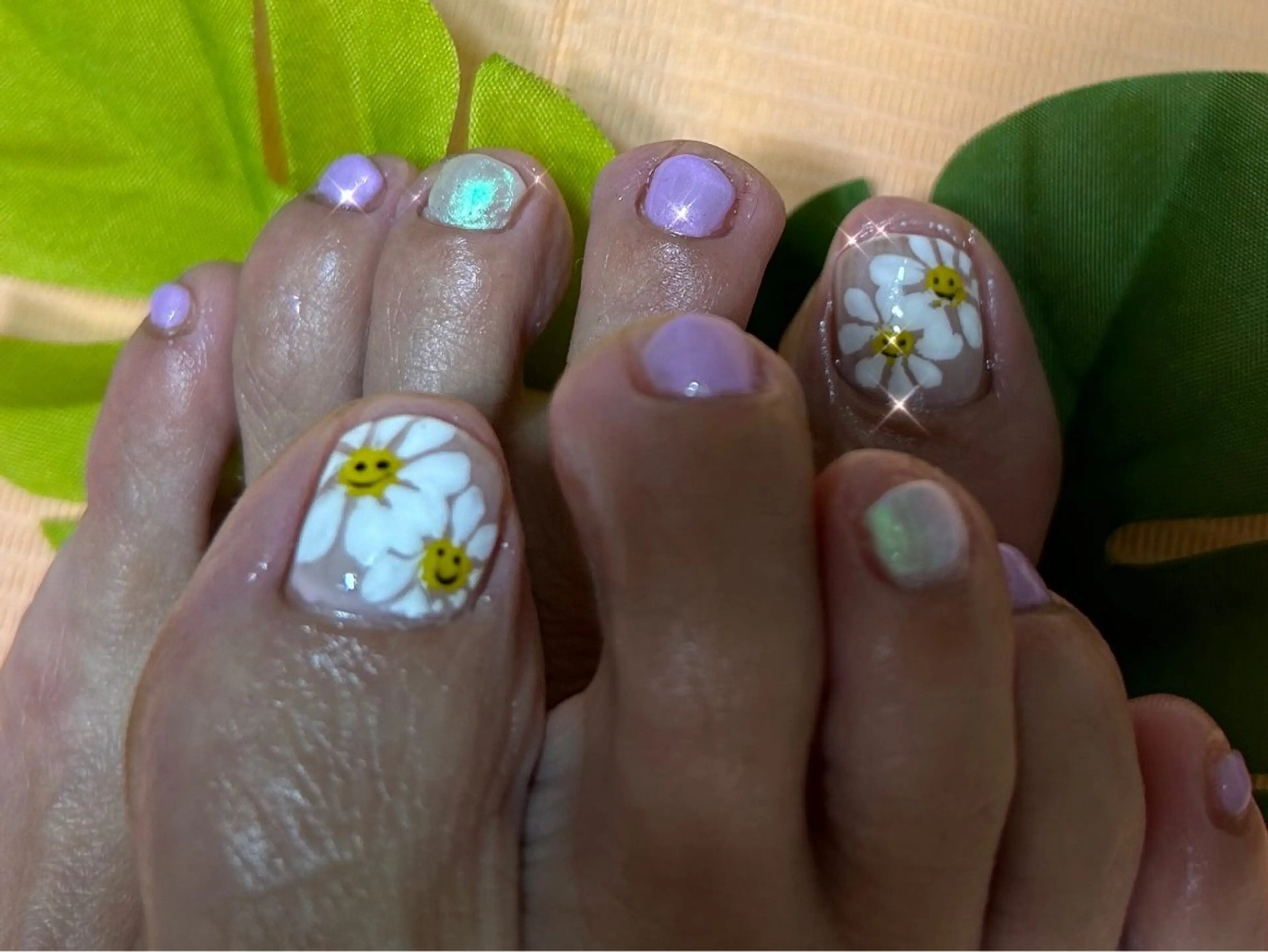 フットネイル、U20特別価格🦶✨　　　　　　　　　　　アート2本➕オフ➕ケアー込みの写真