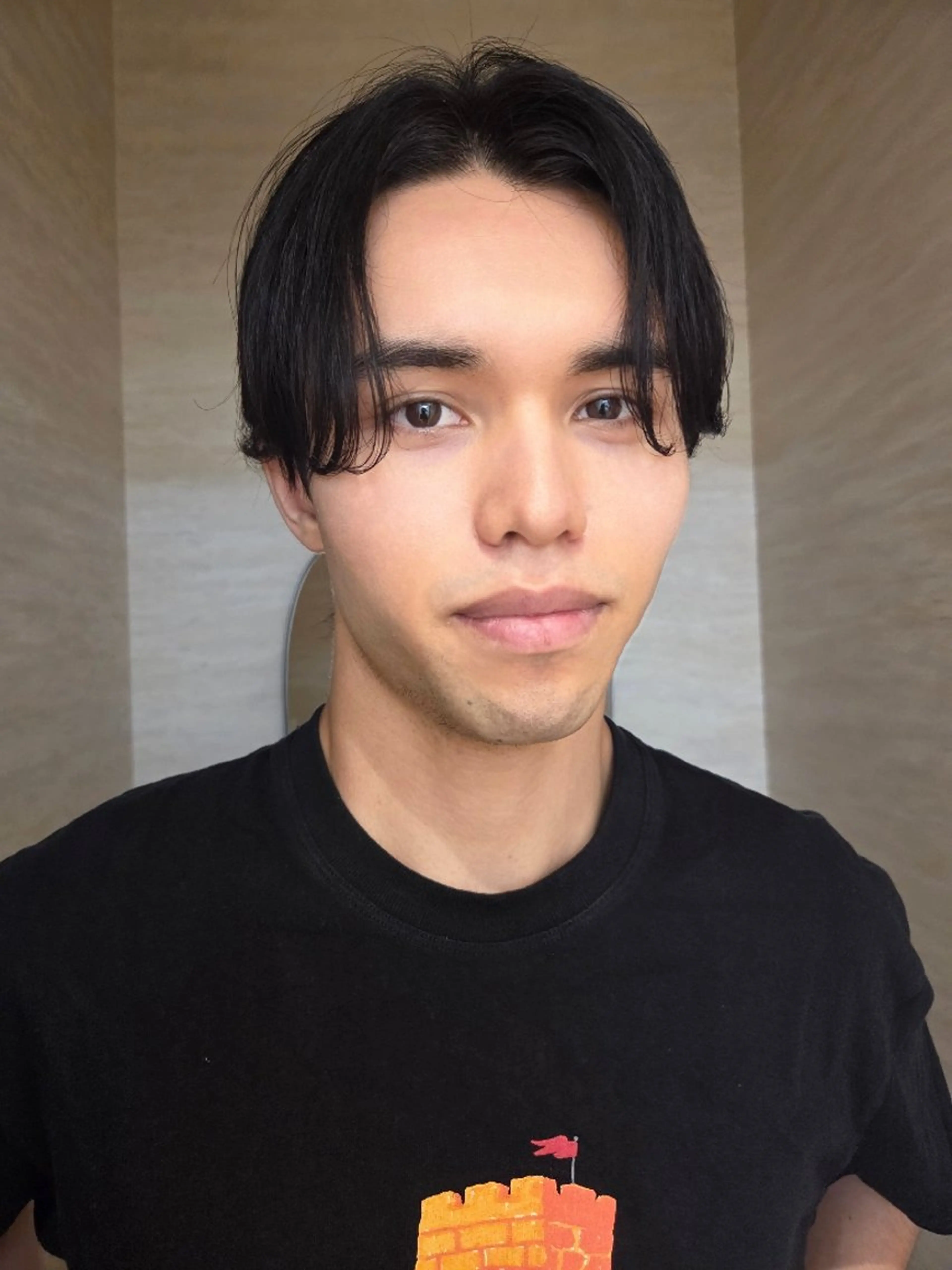 パーマ メンズ センターパート メンズパーマ カット パーマ メンズ ヘアメイク  ハイトーン キャロのヘアスタイル