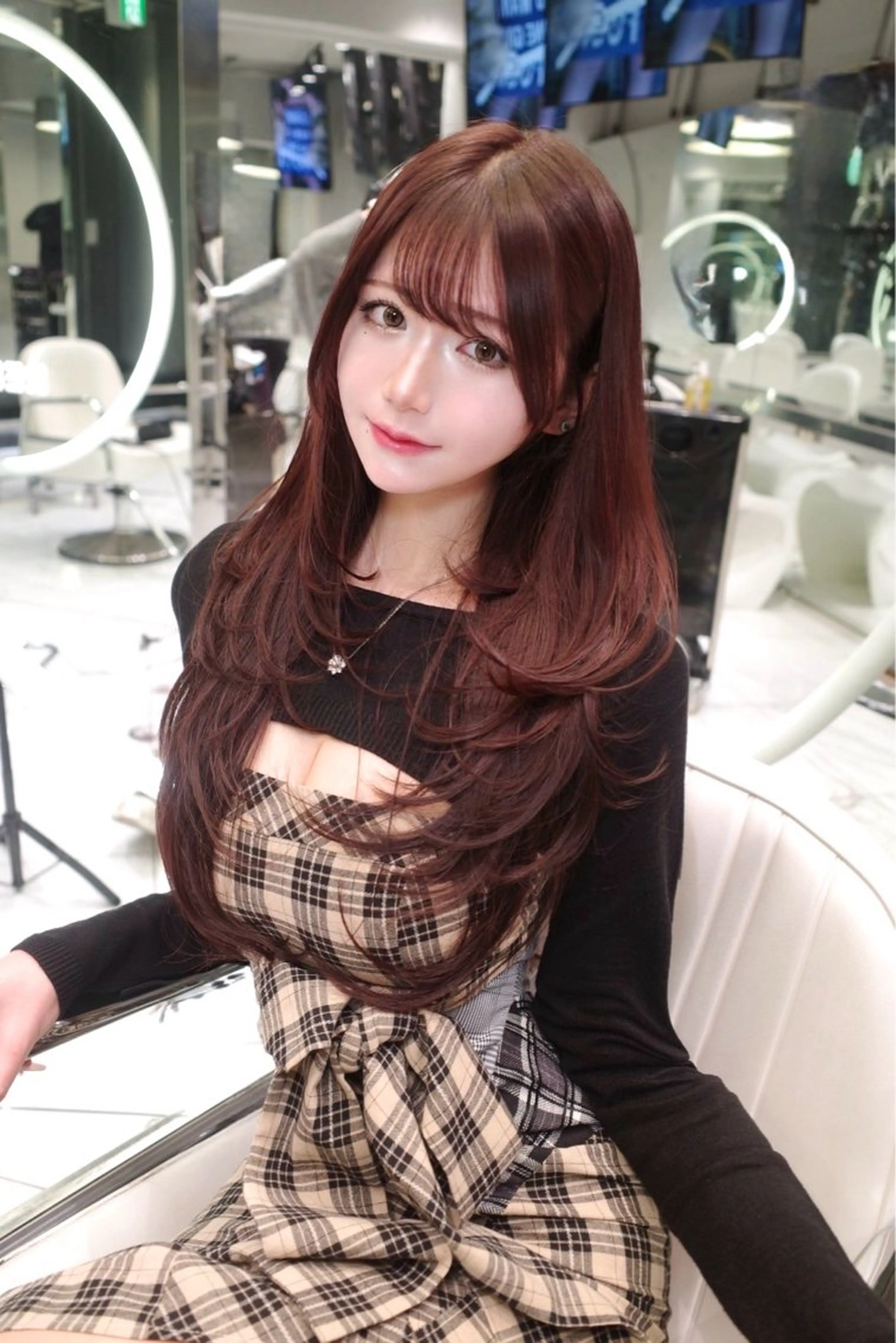 ロング がわ/レイヤー /中顔面短縮カットのヘアスタイル