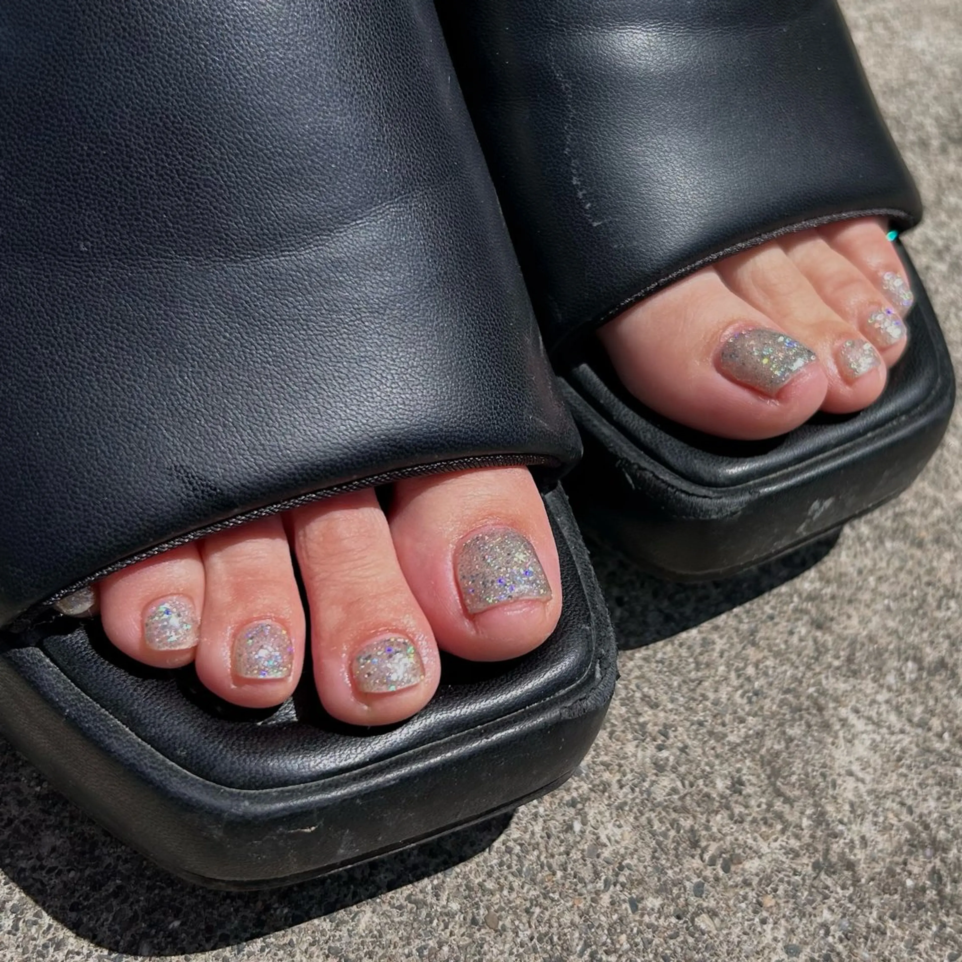 ネイル キラキラネイル ラメ(グリッター) ワンカラーネイル フットネイル nailsalon kiii'sのネイルデザイン