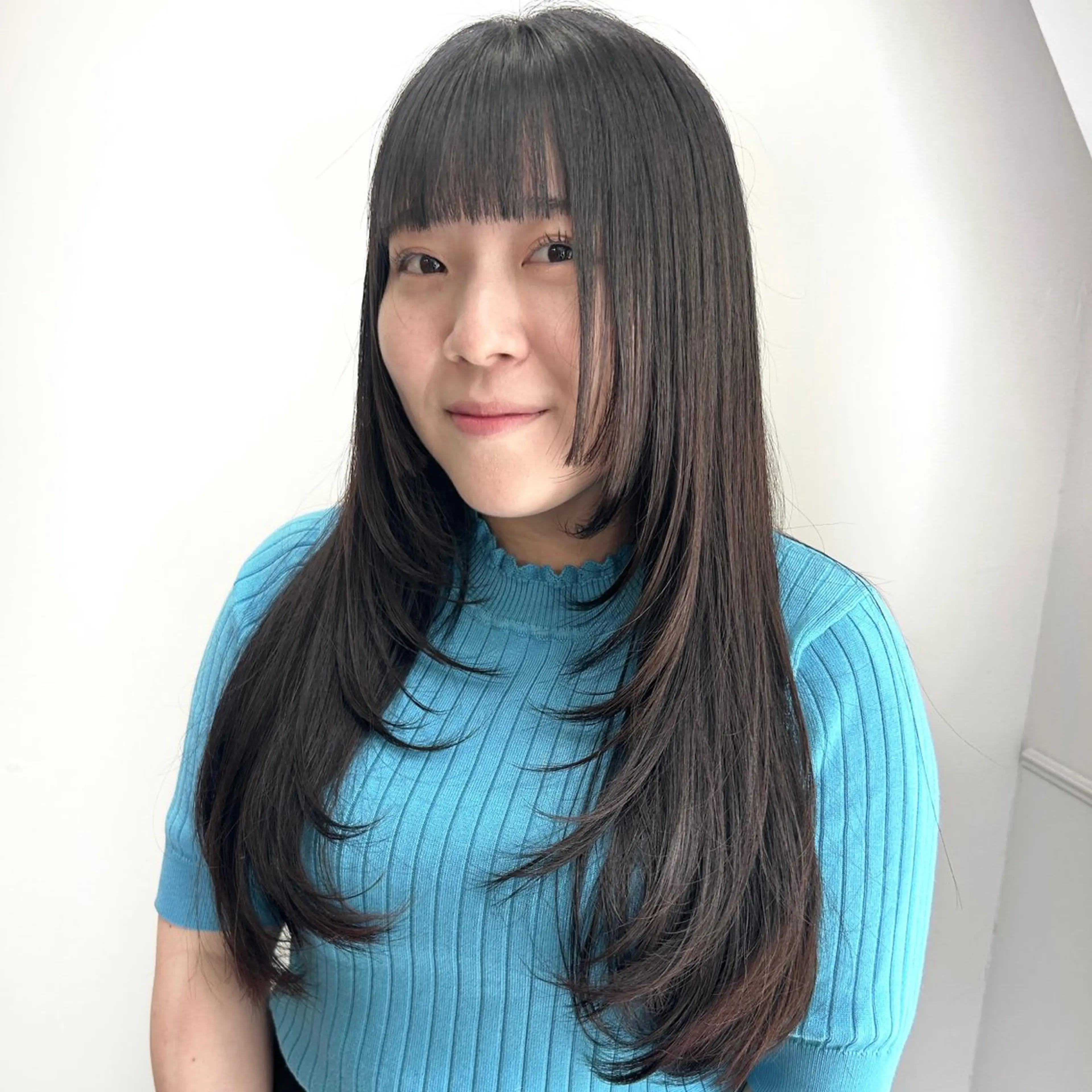 ロング カラー ヘアアレンジ ロングレイヤー ベージュカラー 黒髪 ブルーカラー ブルーブラック カット ヘアカラー 縮毛矯正 トリートメント 韓国ヘア×髪質 改善🇰🇷シオリのヘアスタイル