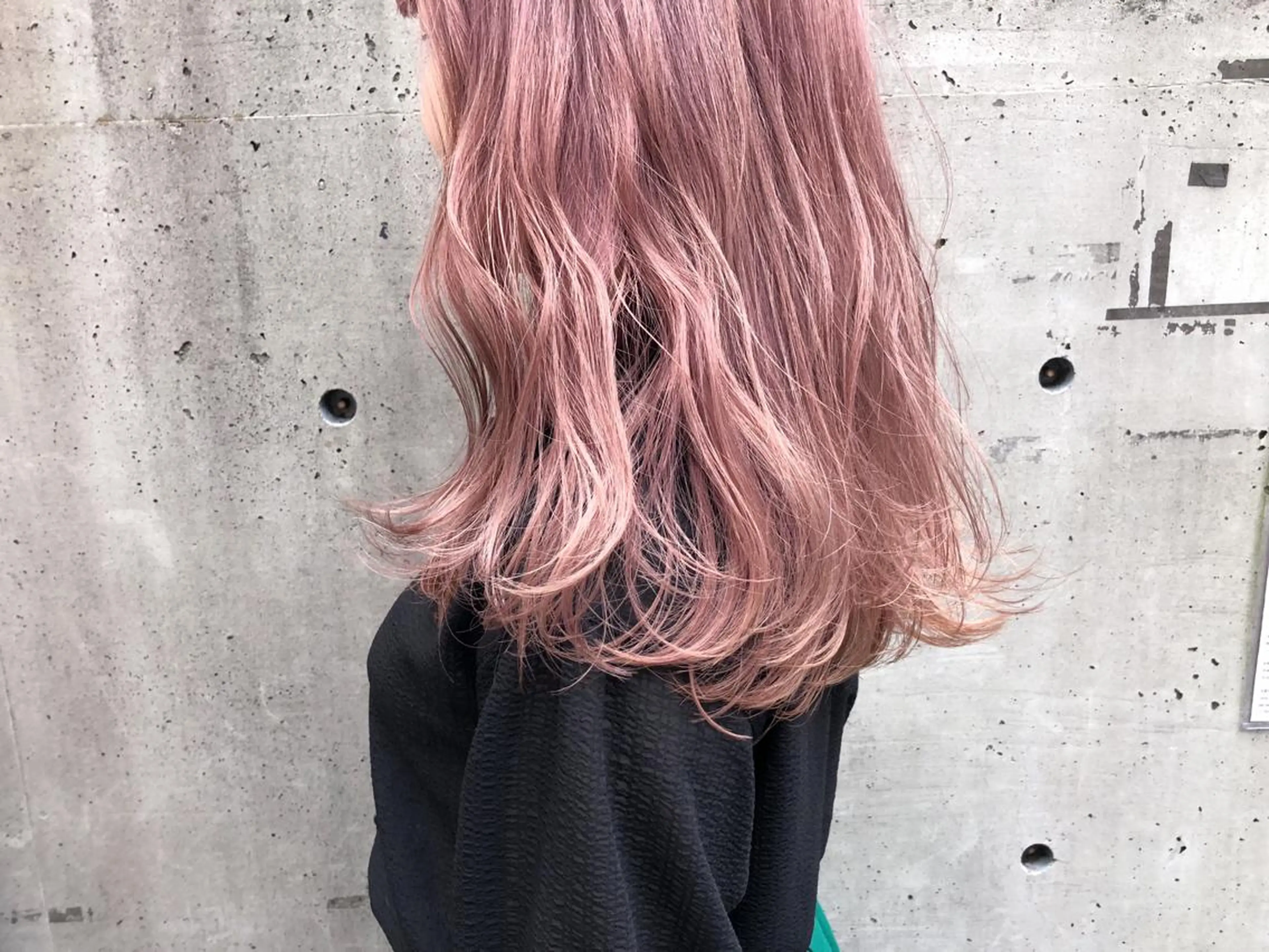 ロング カラー 横山 莉奈のヘアスタイル