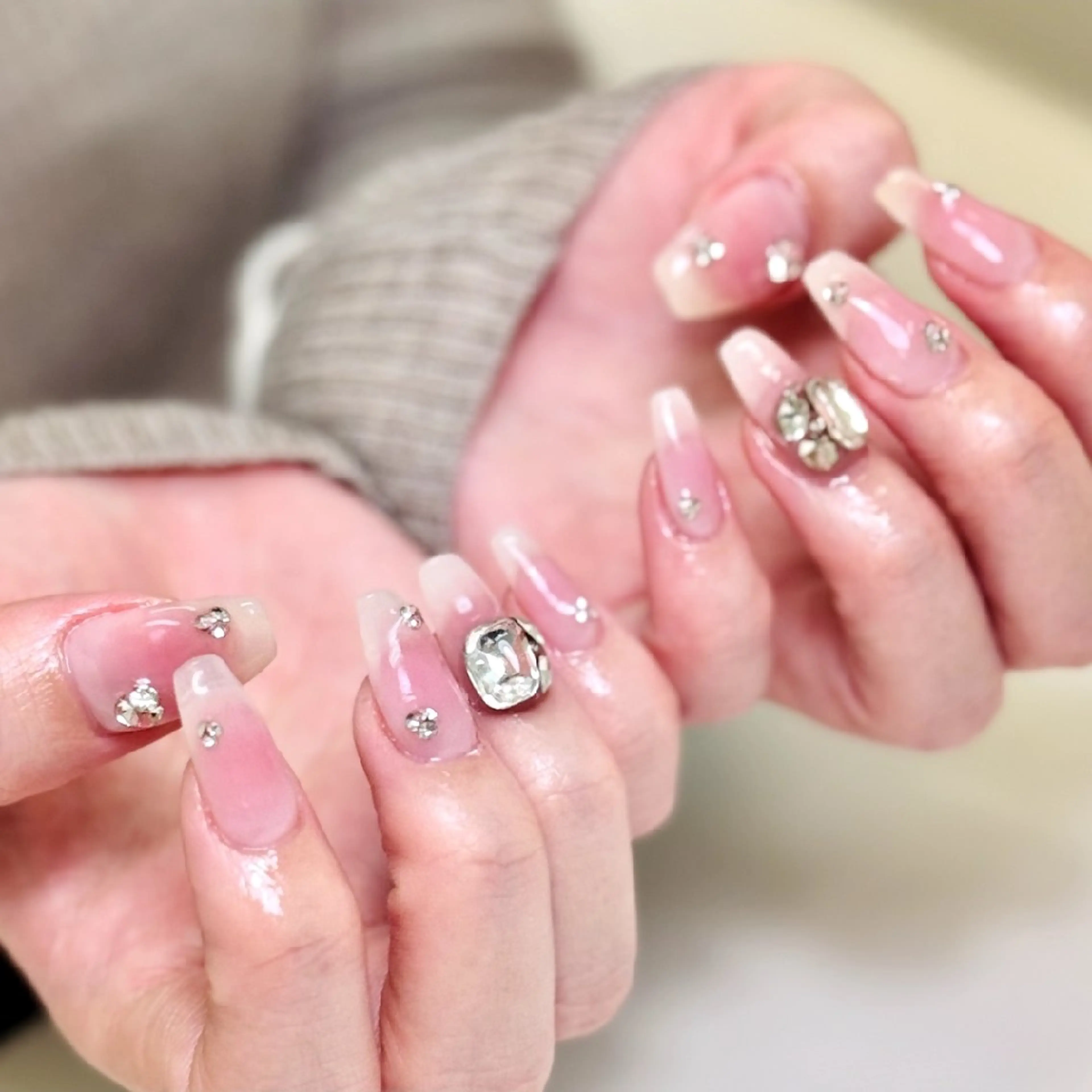 ネイル ストーンネイル ハンドネイル muum_nail 新宿2分 三丁目1分のネイルデザイン