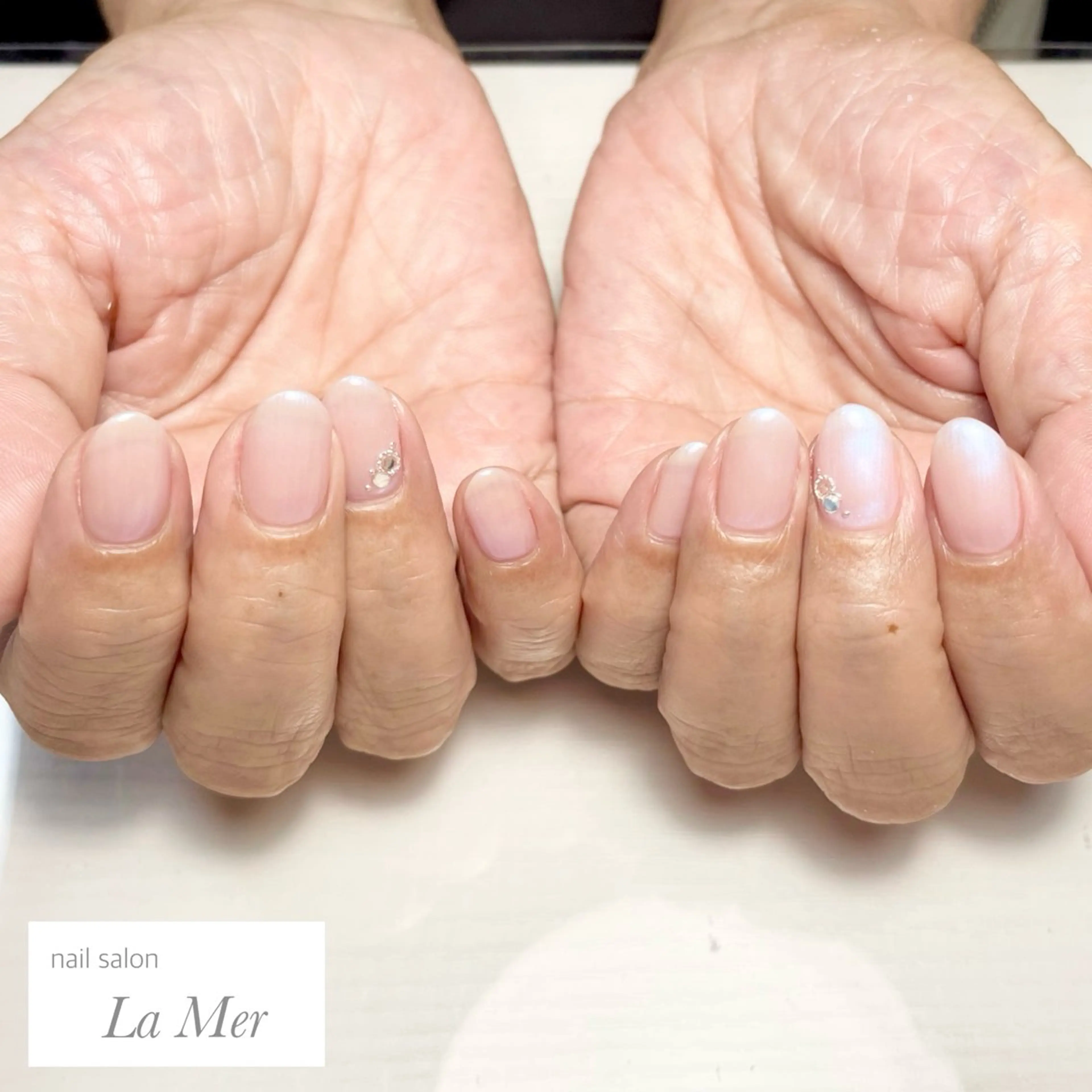 ネイル オーロラネイル ジェルネイル オフィスネイル ワンカラーネイル ピンク ハンドネイル nailsalon La Merのネイルデザイン