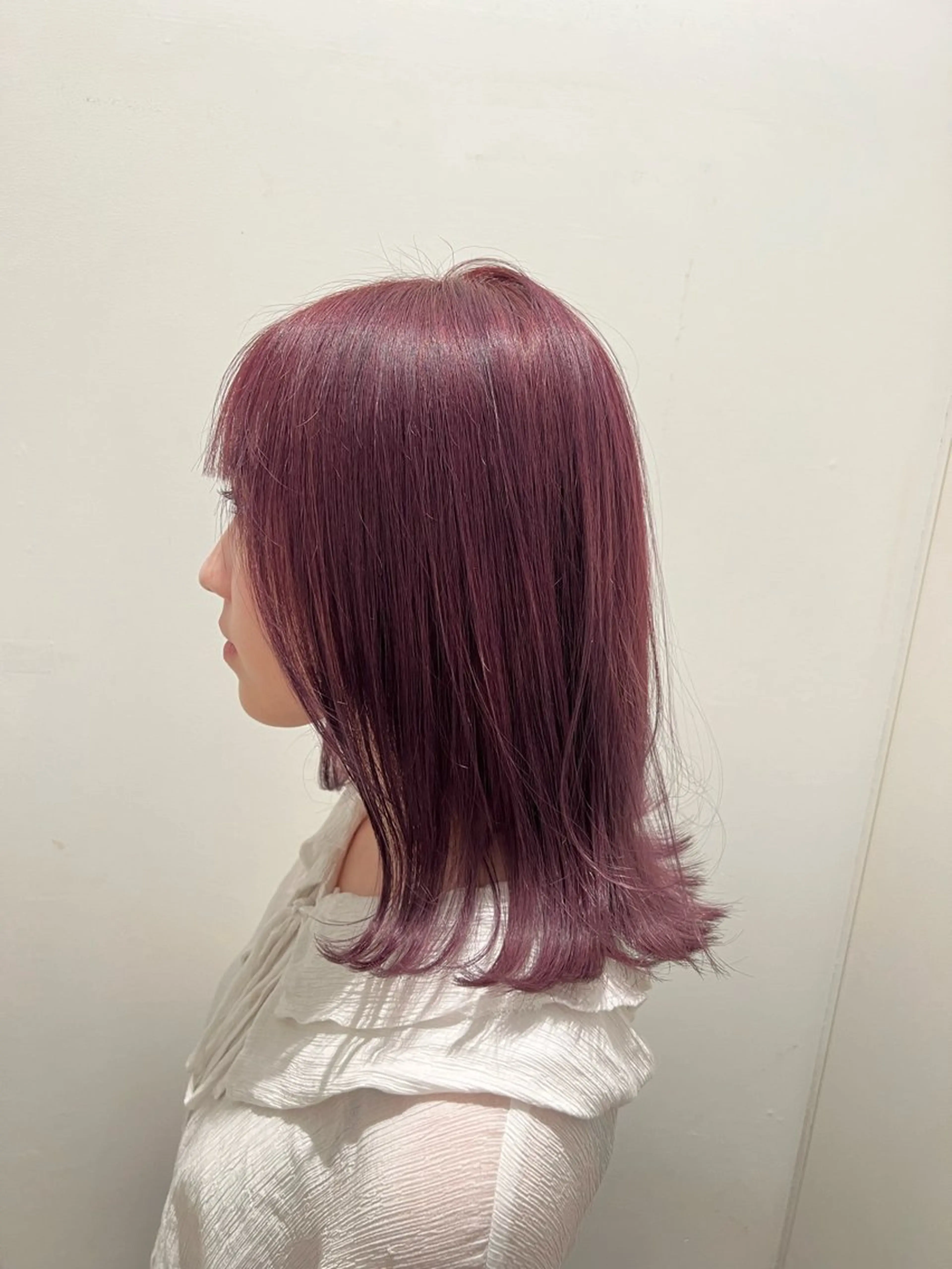 ミディアム カラー ヘアアレンジ ブリーチ 透明感カラー ハイトーンカラー ブリーチなしカラー 顔まわりレイヤー 艶カラー/アイドル 前髪/内藤　輝のヘアスタイル