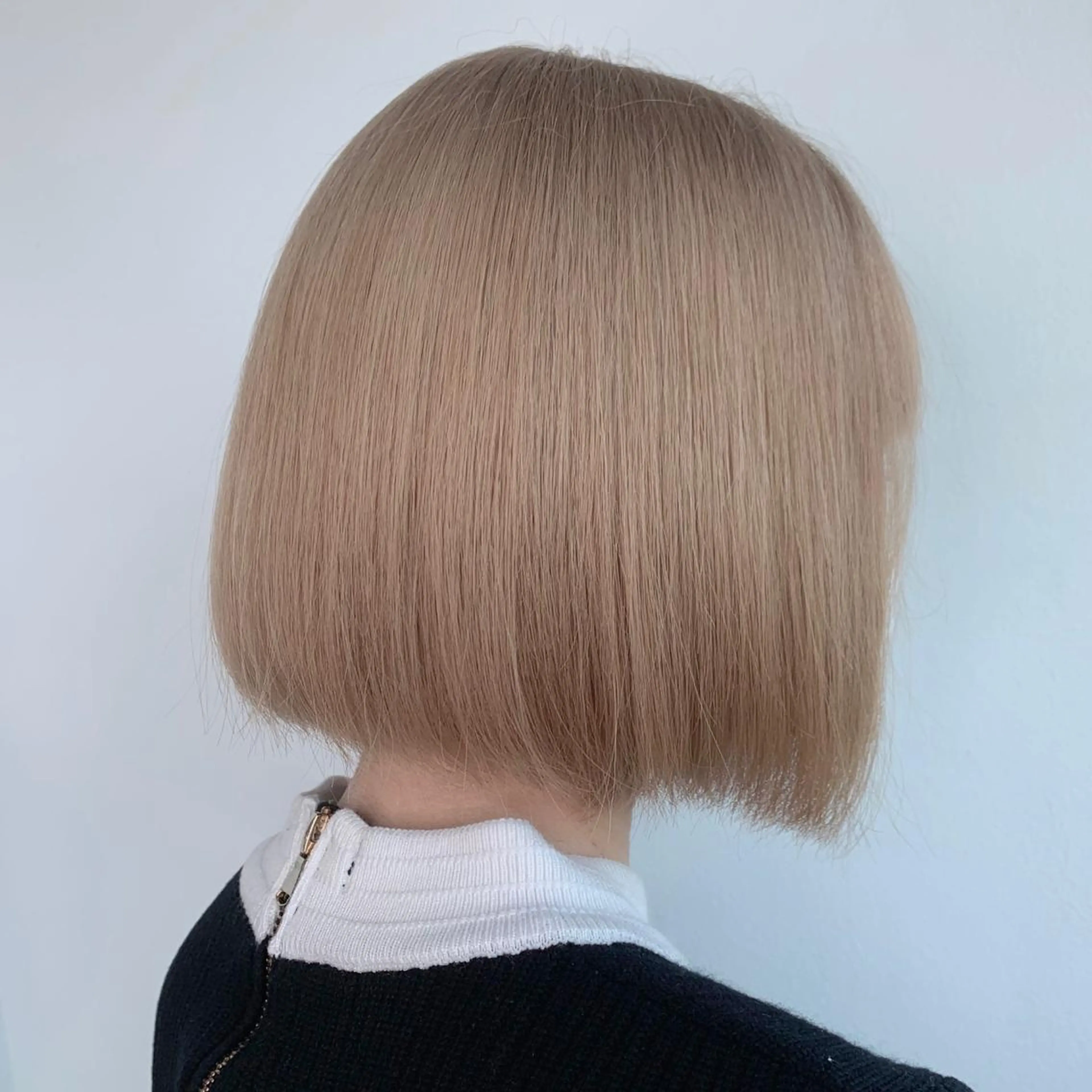 ショート カラー ベージュカラー ミルクティーベージュ ✅ケアブリーチ✅ トヨオカ ノブヒデのヘアスタイル