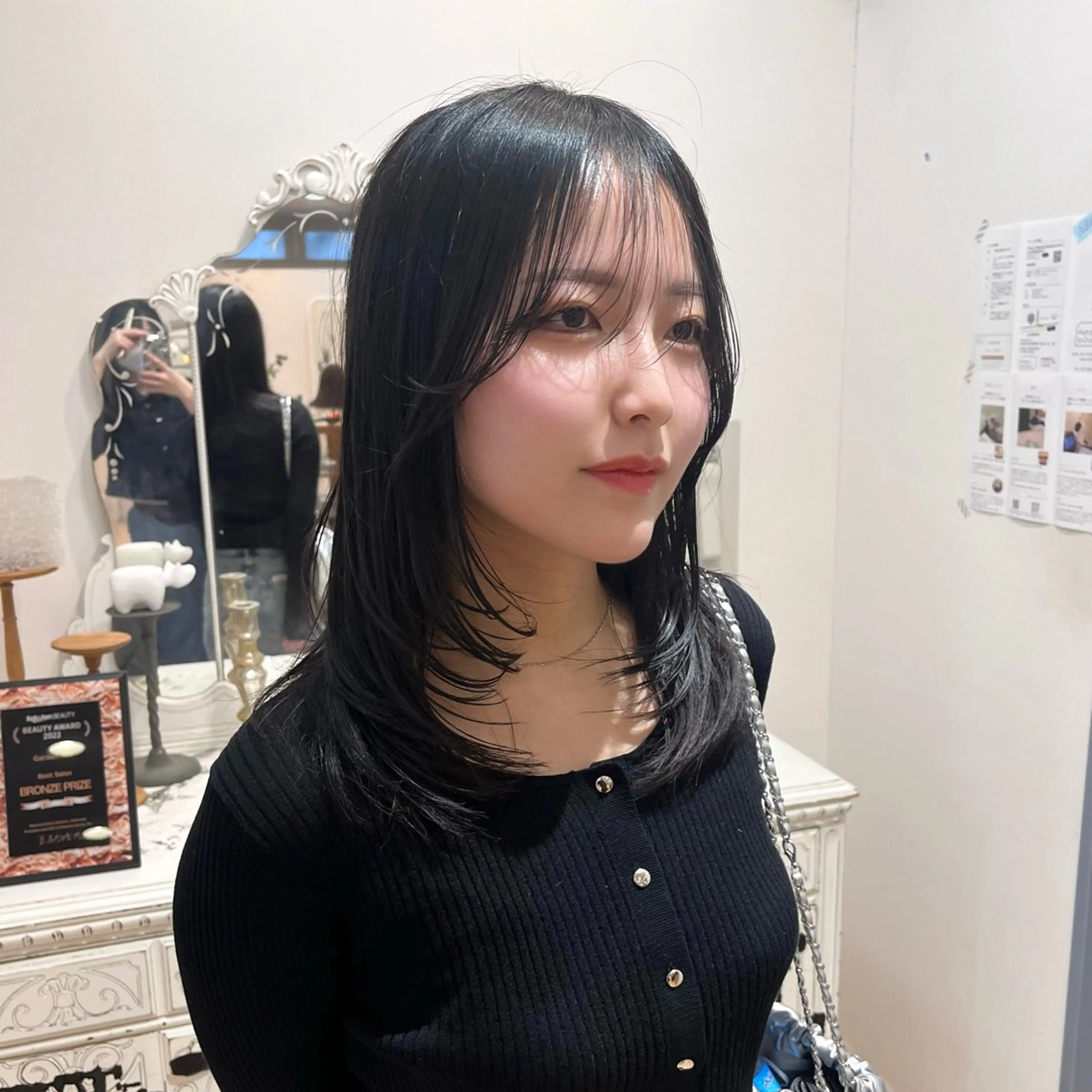 ミディアム ミディアムレイヤー レイヤーカット カット ヘアカラー LUNA🌙韓国ヘア 🌙レイヤーカットのヘアスタイル