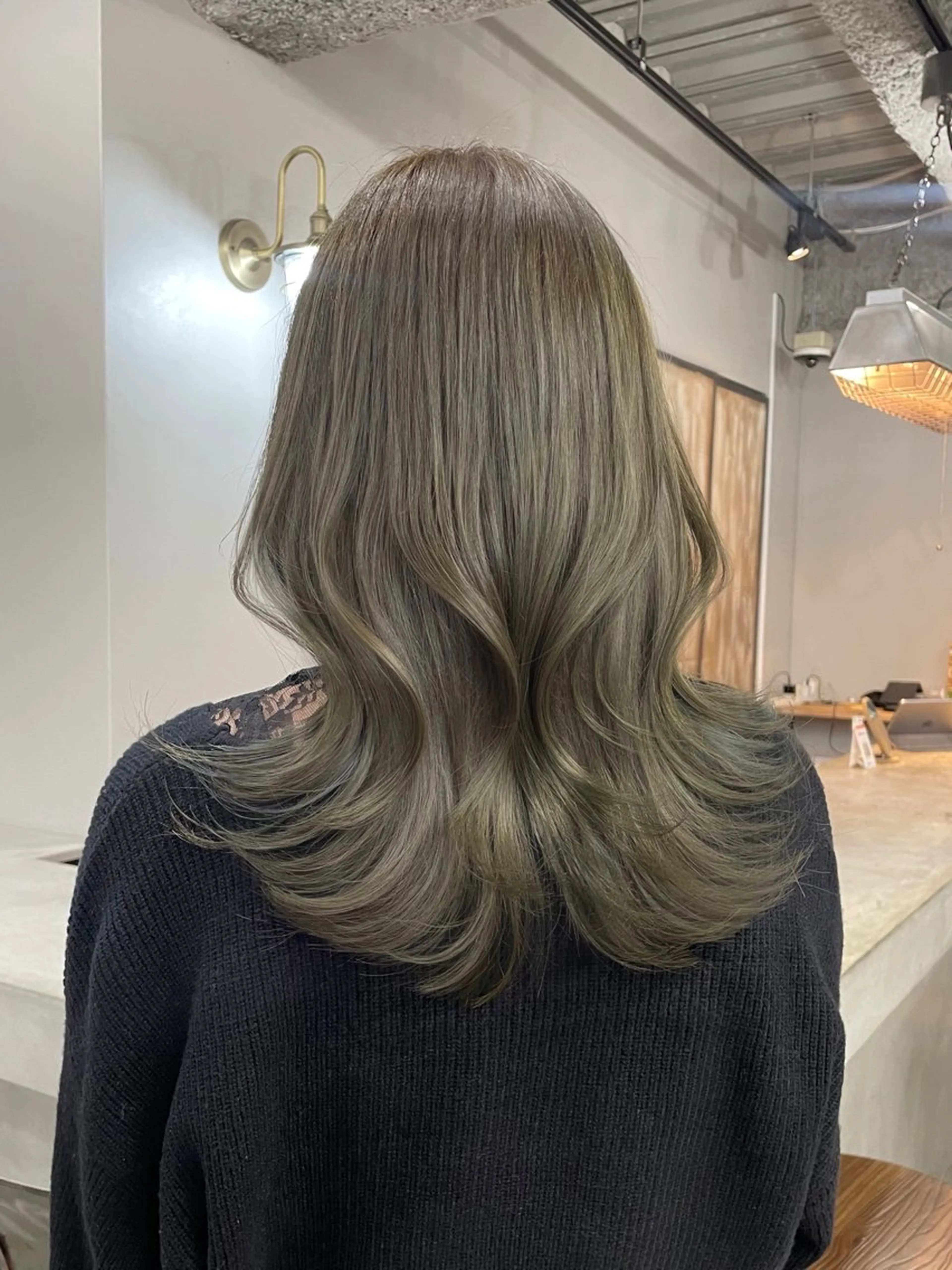 ロング カラー カット ヘアカラー トリートメント ヘアセット 新宿/韓国ヘア/ 髪質改善ストレートのヘアスタイル