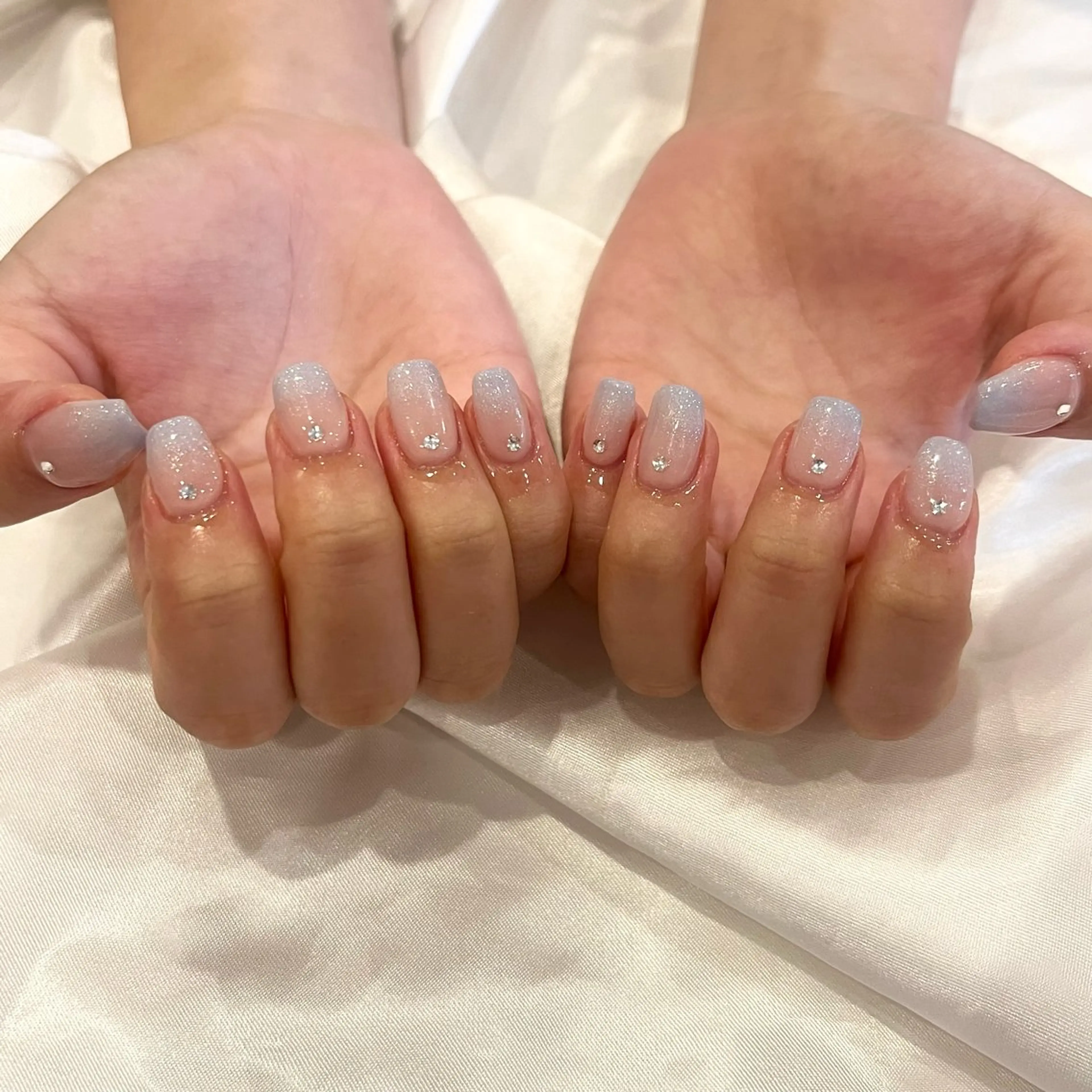 ネイル グラデーション 水色 ピンク パープル ストーンネイル ハンドネイル ♡Tajima Yumeka♡のネイルデザイン