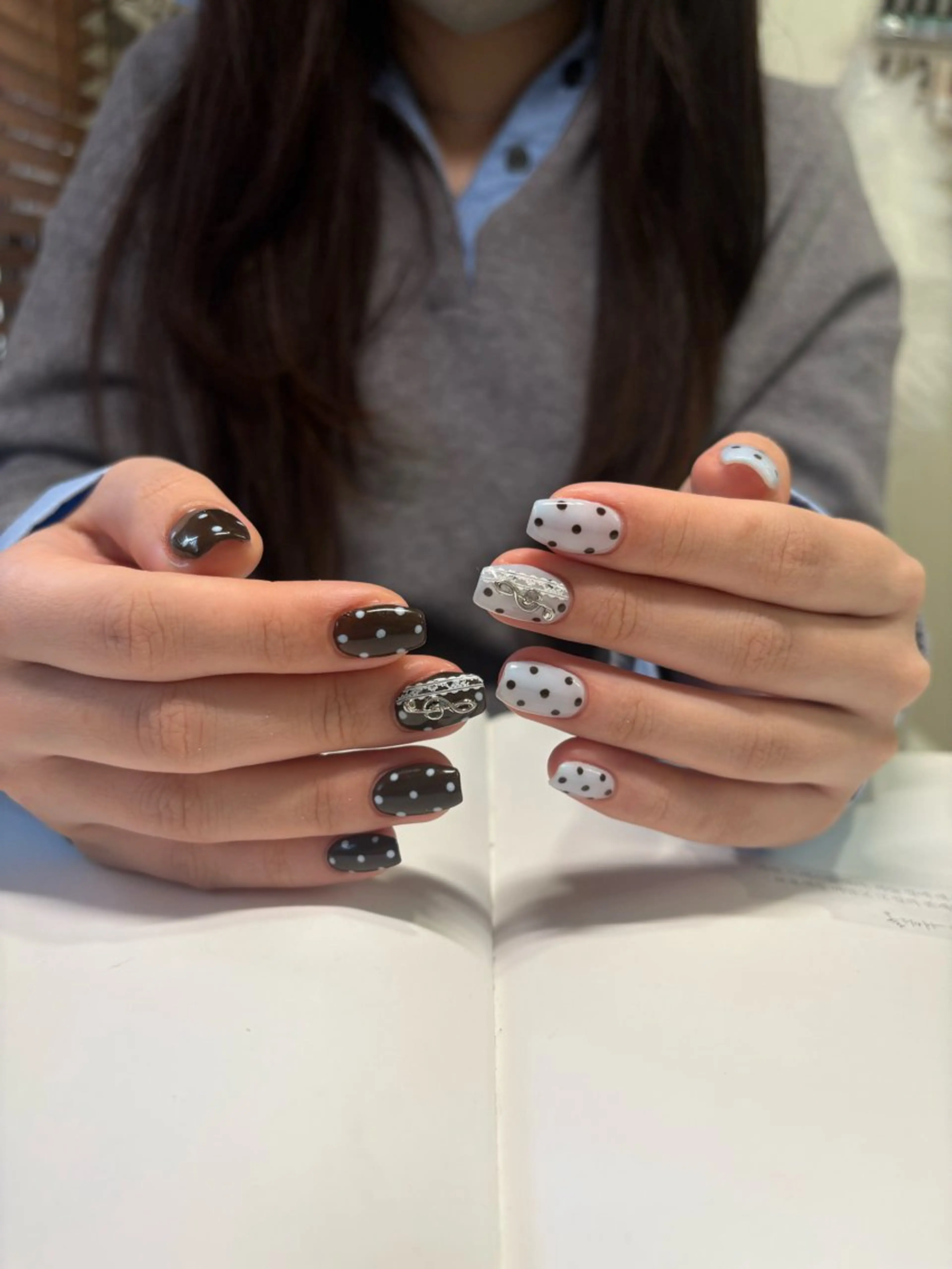 ネイル ハンドネイル ネイルズシャトン🪡 ネイリスト齊藤のネイルデザイン