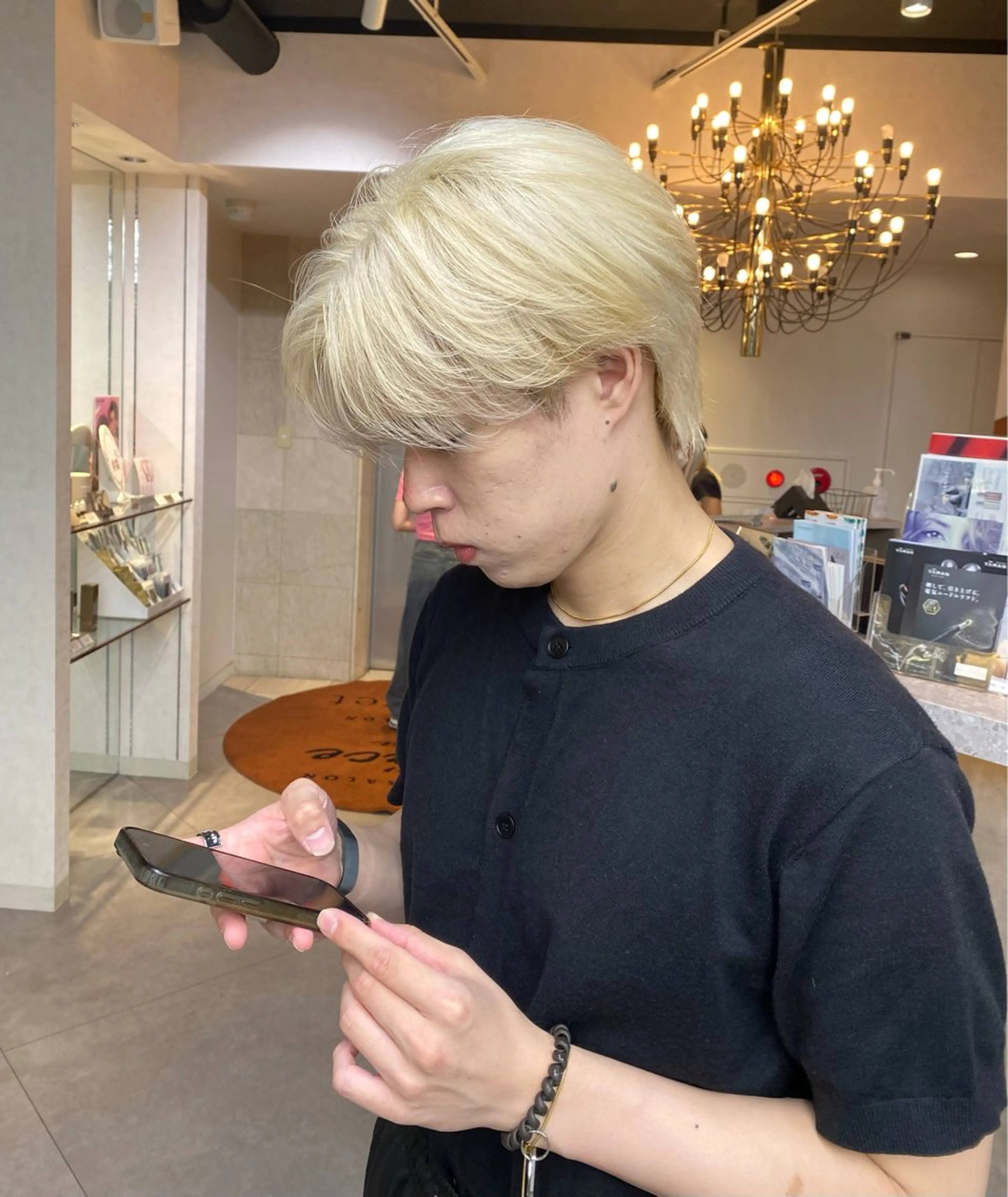 ショート カラー メンズ 藤原快斗/レイヤー /ウルフ/ハイトーンのヘアスタイル