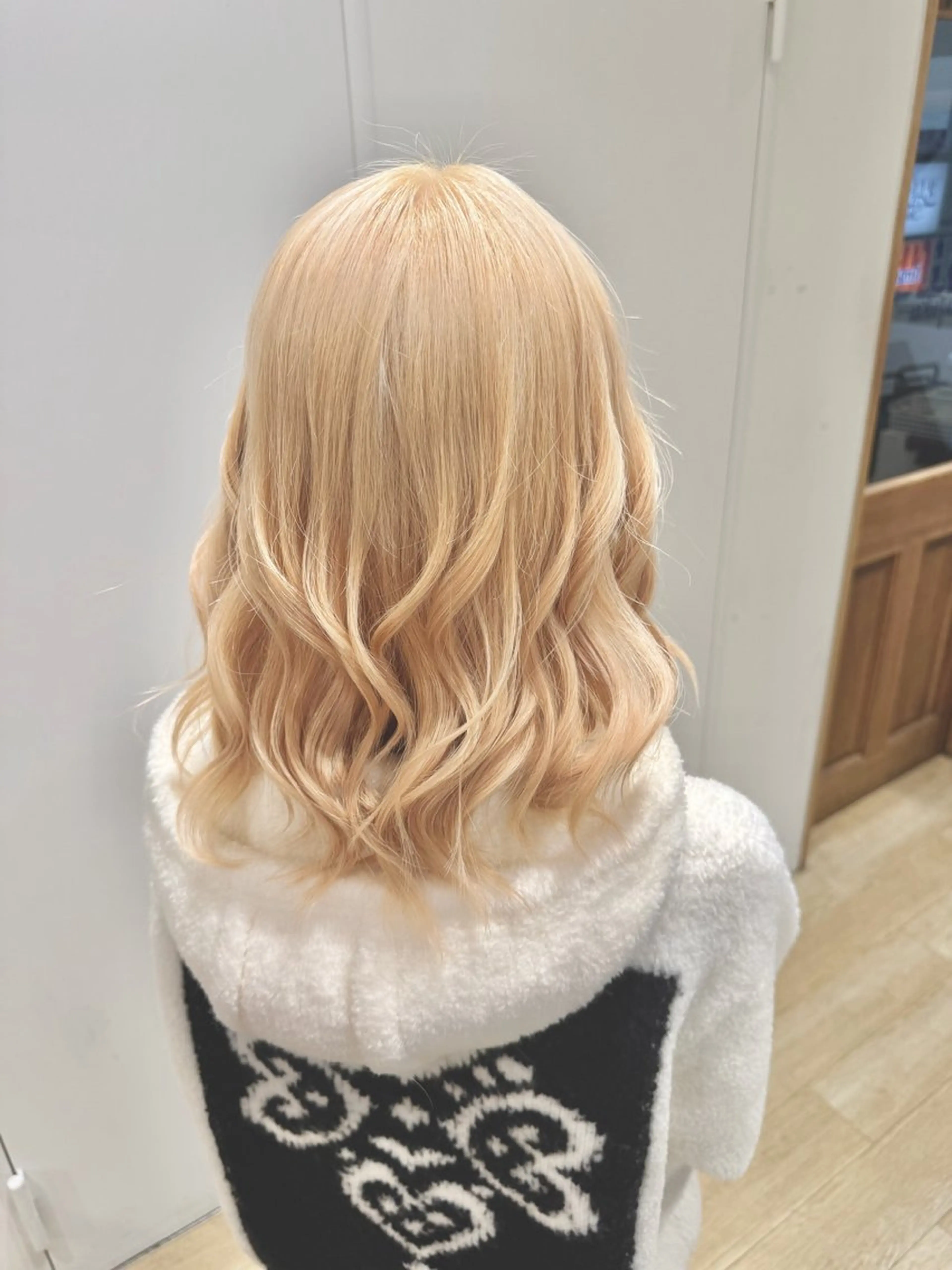 ミディアム カラー ブロンド カット ヘアカラー トリートメント 吉松 大輝のヘアスタイル